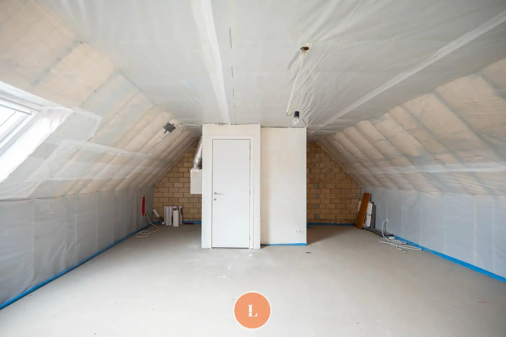 recente halfopen woning in een rustige wijk foto 16