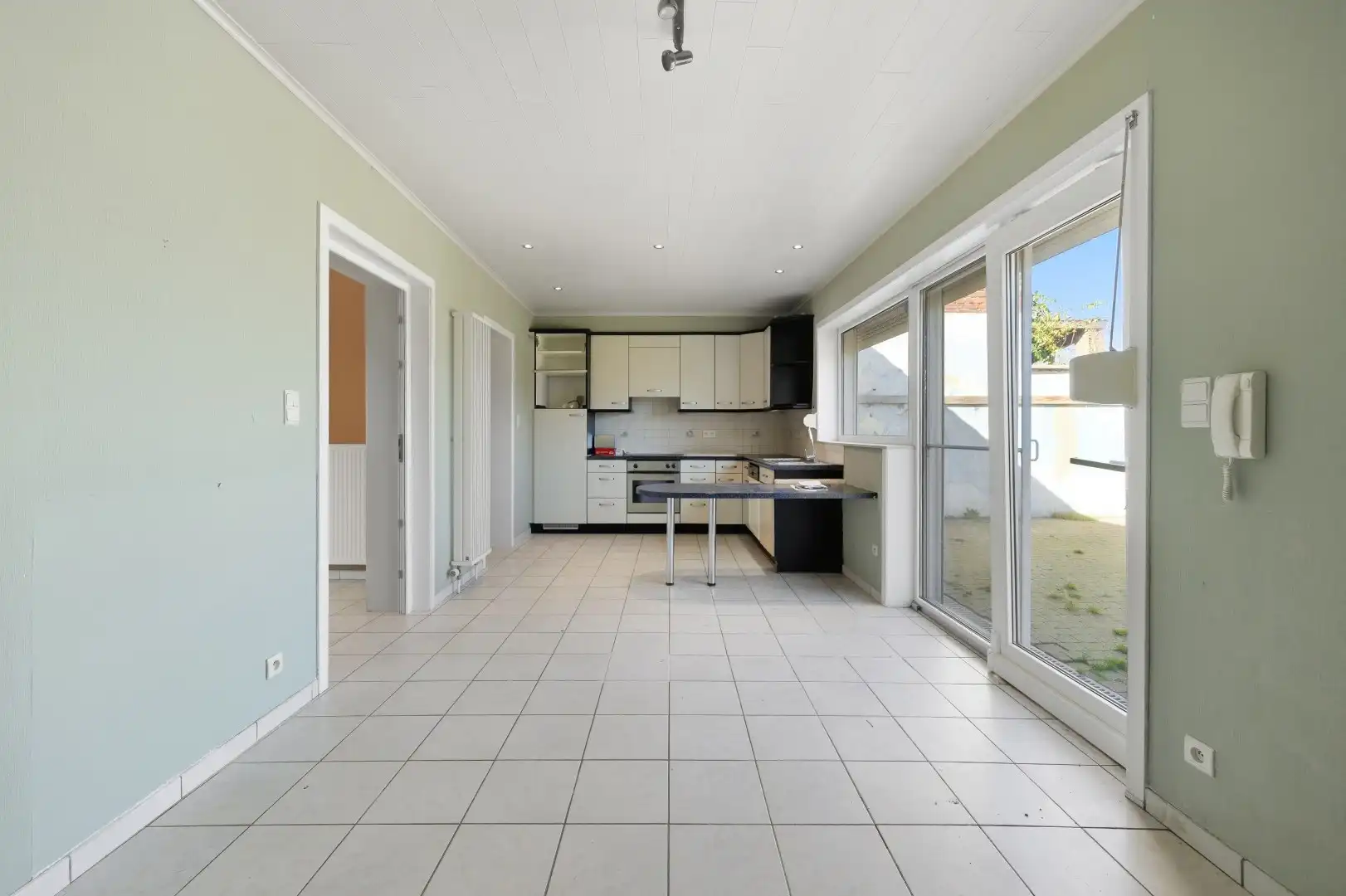 Zeer ruime gezinswoning met 4 slpks (+ 2 doorloopkamers op zolder), garage en tuin foto 8