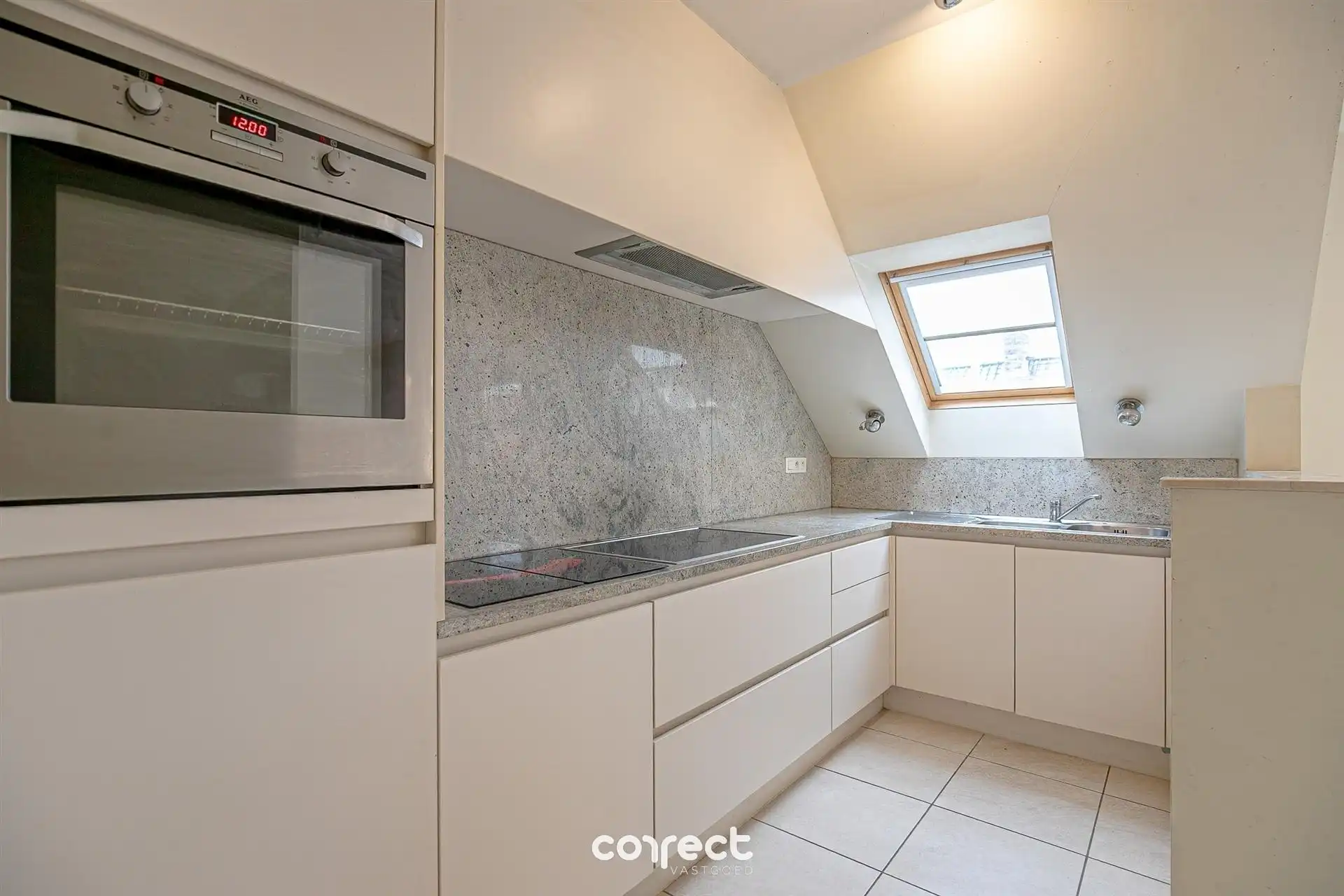 Instapklaar appartement met 3 slaapkamers en terras.  foto 4