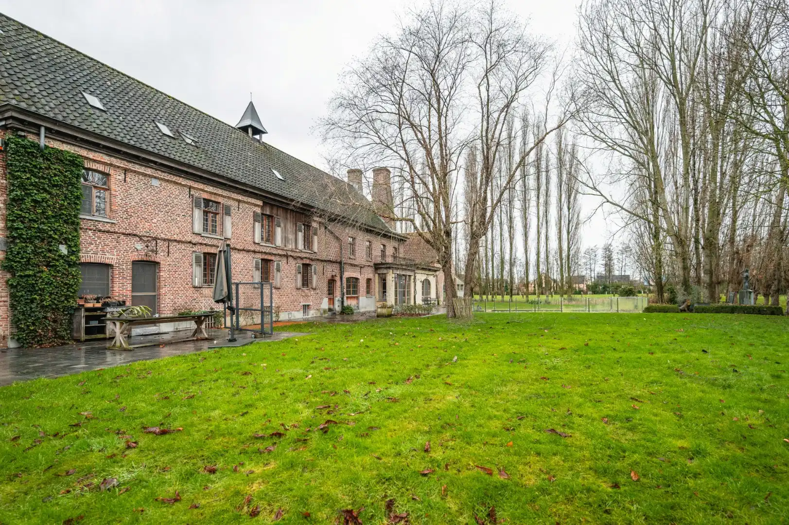 Unieke vierkantshoeve op uitgestrekt domein, geschikt voor diverse doeleinden  foto 18