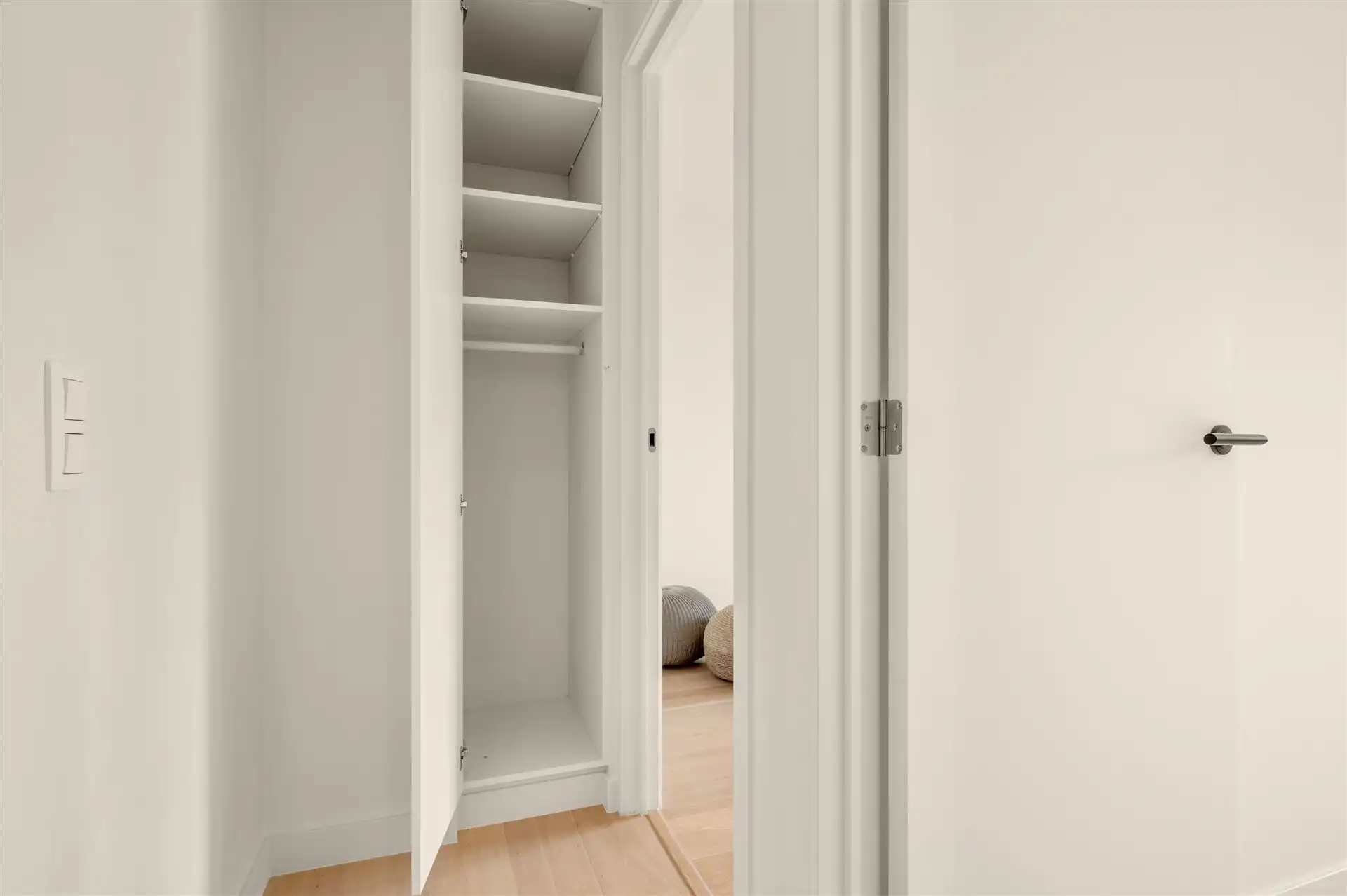 Prachtig gelijkvloers hoekappartement met 2 slpks foto 8