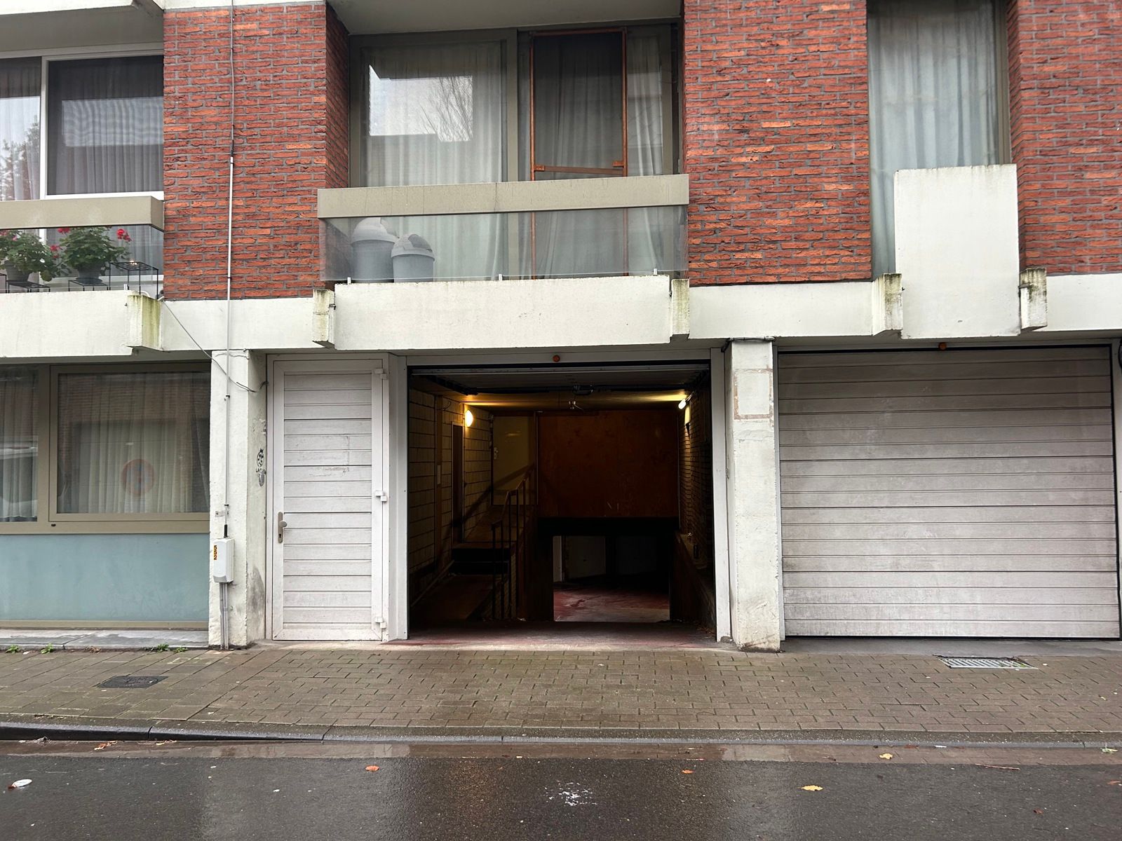 Uniek!! Uiterst ruime ondergrondse garagebox foto 2