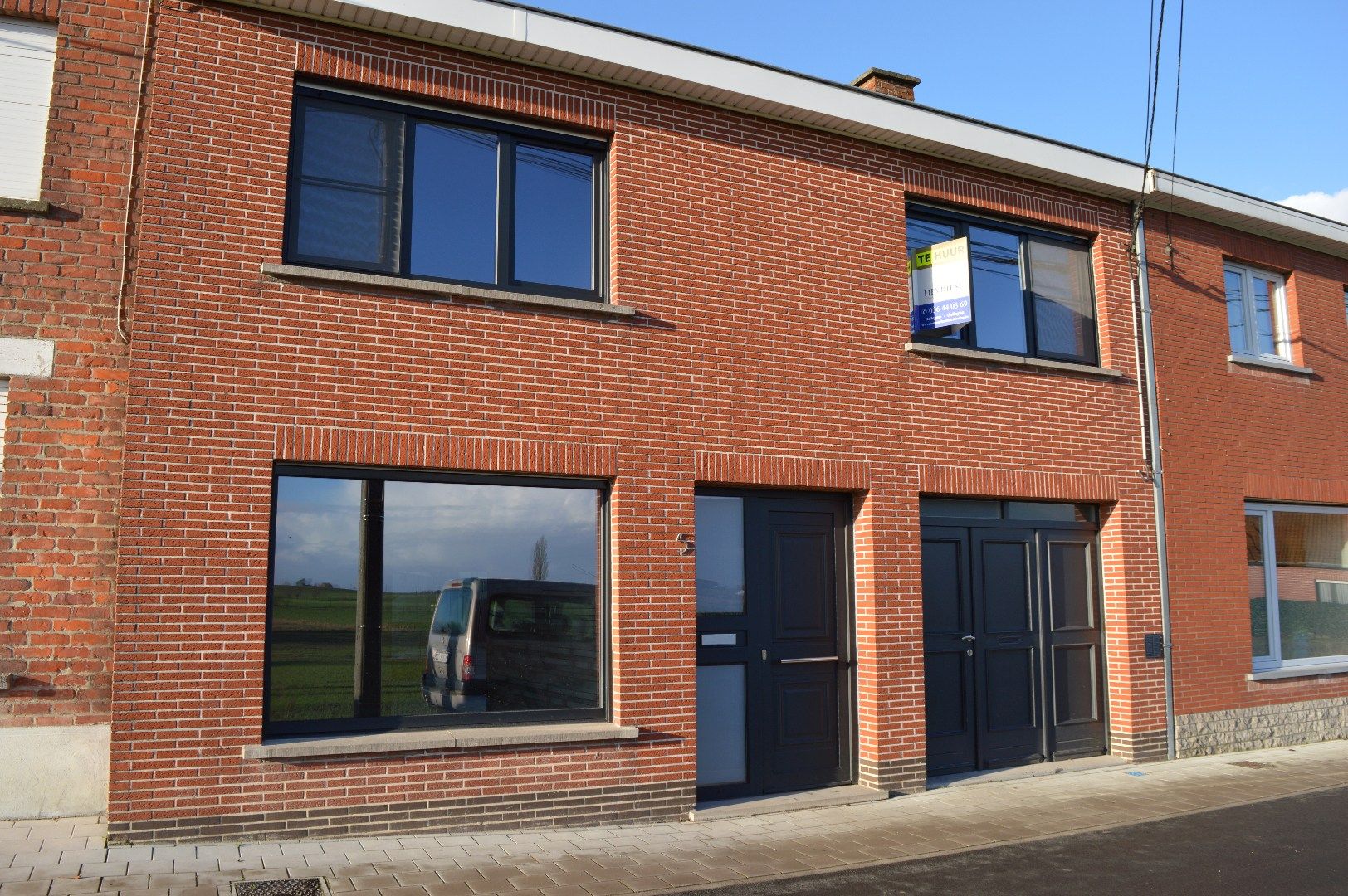 Rustig gelegen gezinswoning met 4 slaapkamers  foto {{pictureIndex}}