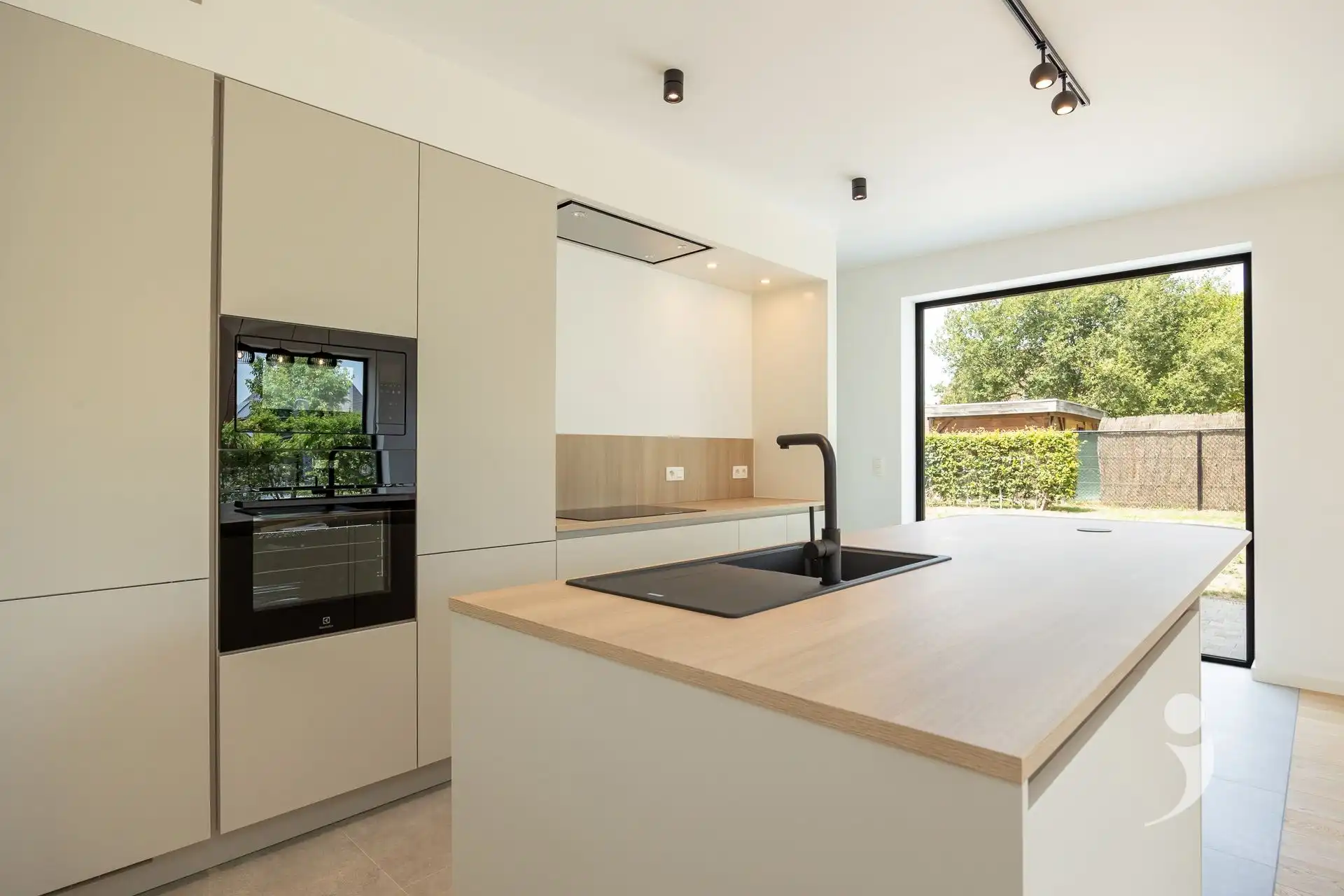 Nieuwbouwwoning in zeer rustige straat! foto 9