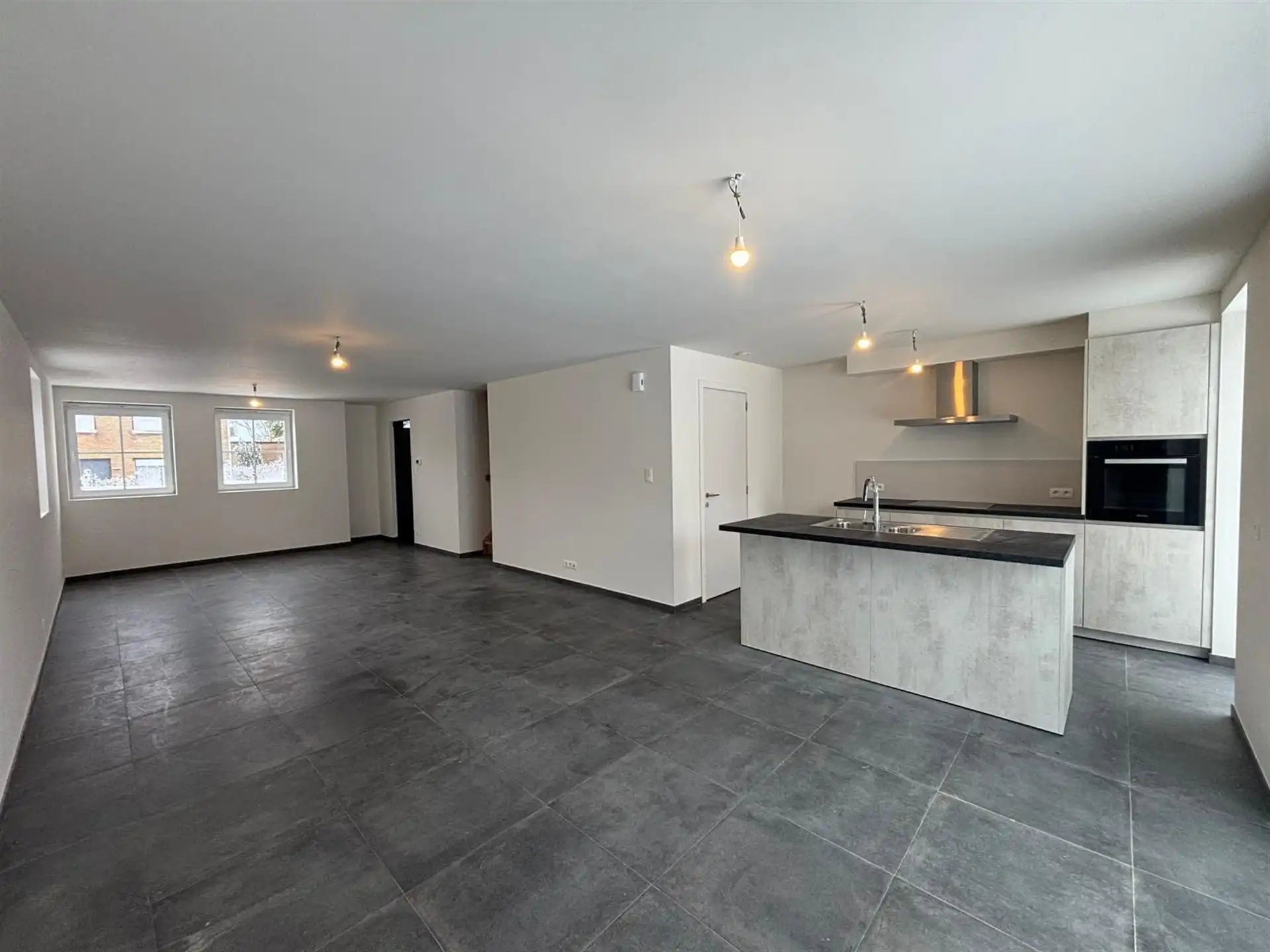 Rustiggelegen, hoogwaardig afgewerkte nieuwbouwwoning nabij het centrum! foto 6