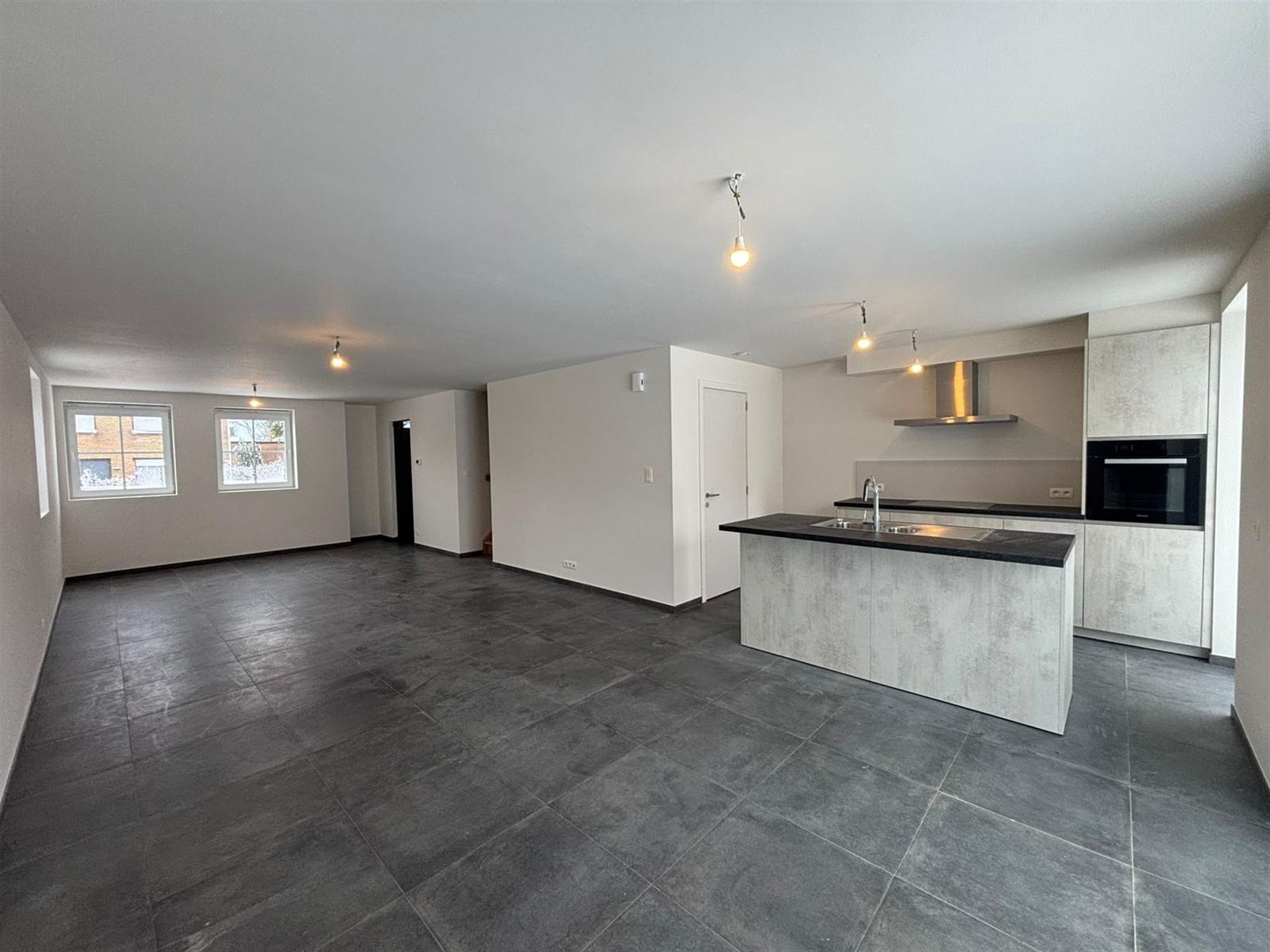 Rustiggelegen, hoogwaardig afgewerkte nieuwbouwwoning nabij het centrum! foto 6