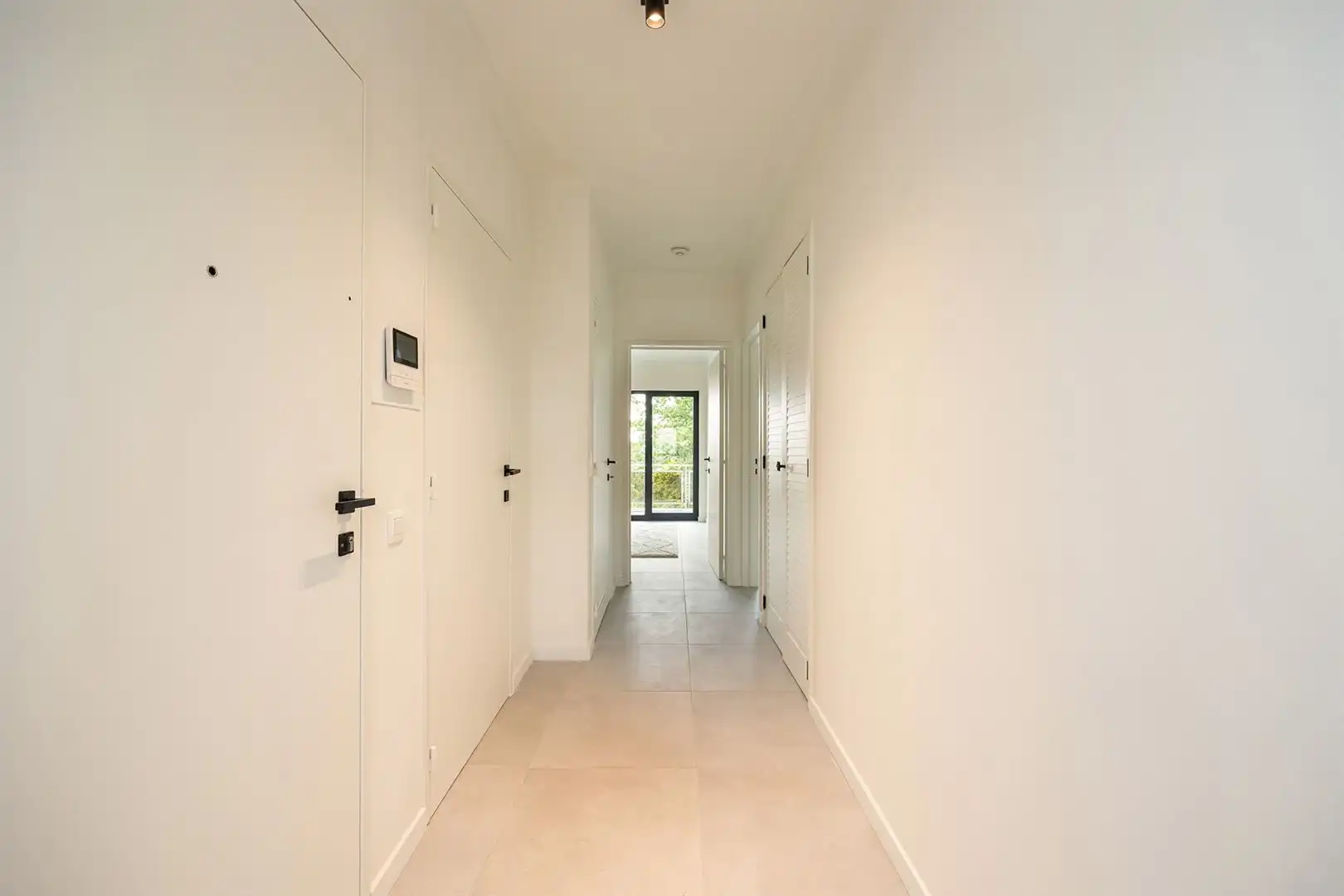 instapklare renovatie met groot terras foto 12
