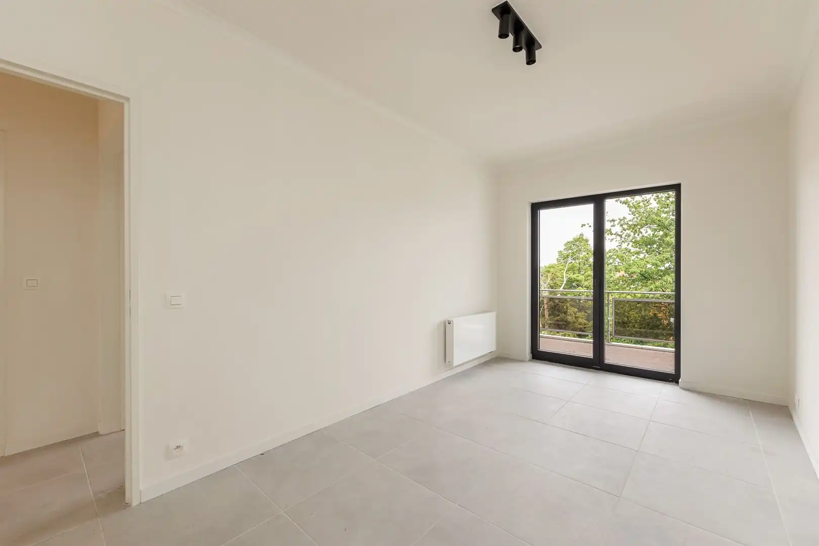 Gerenoveerd appartement met terras foto 12