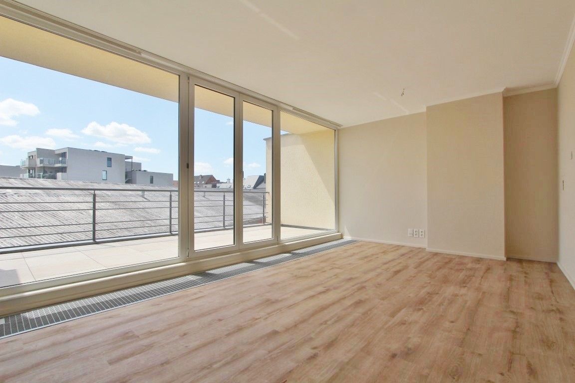 Ruim duplex appartement te huur in het centrum van Sint-Truiden foto 4