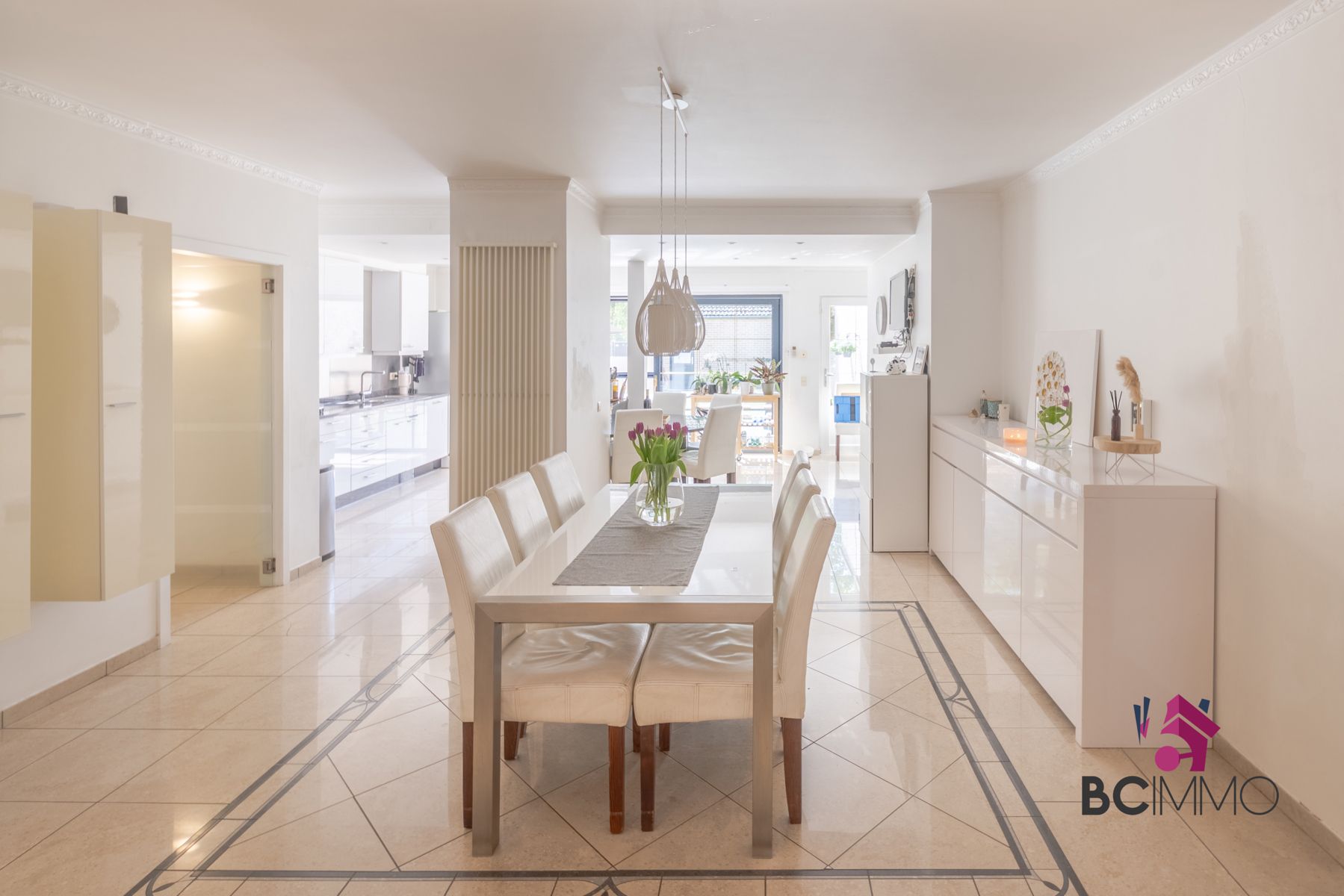 Instapklaar gelijkvloers appartement met tuin, dubbele garage en staanplaatsen te Genk foto 3
