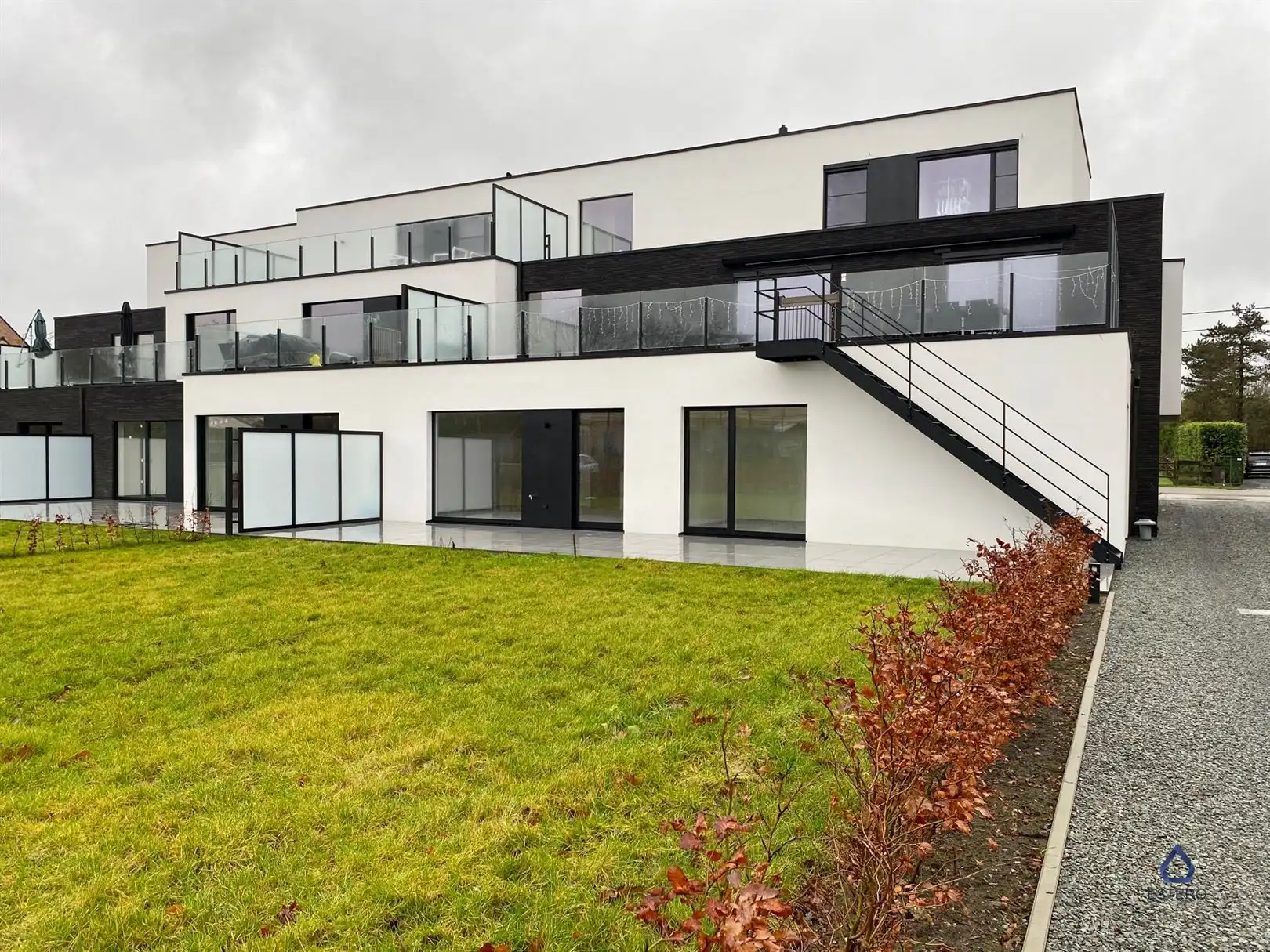 Energiezuinig gelijkvloers appartement met tuin  foto {{pictureIndex}}