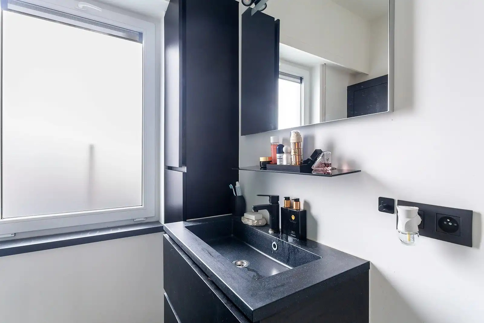 Prachtig gerenoveerd appartement met 3 ruime slaapkamers en terras foto 20