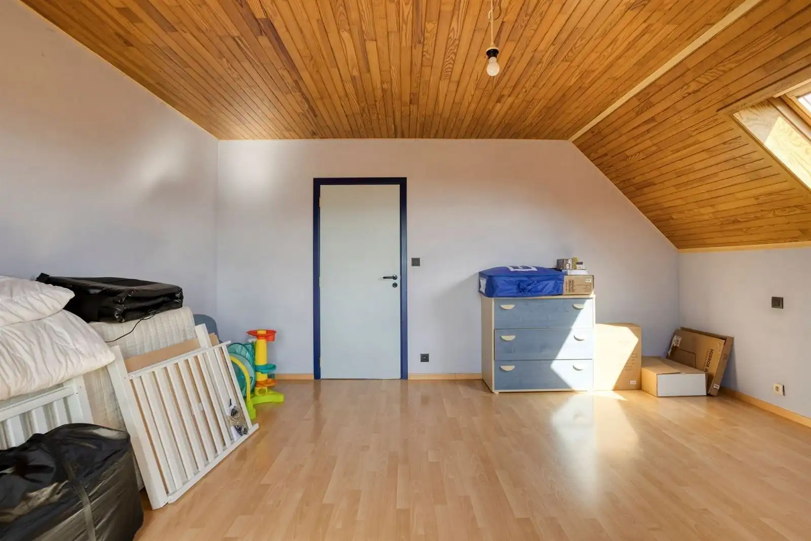 Zeer ruime woning (400m²) met 4 slaapkamers + 2 badkamers  foto 22