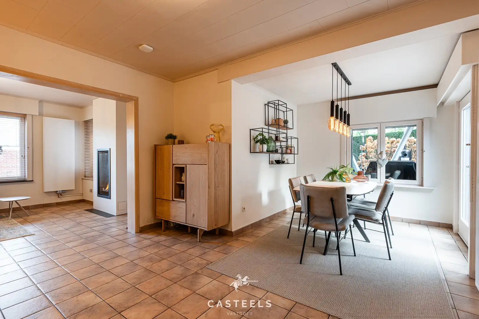 Instapklare gezinswoning met 4 slpks en bureel te Merelbeke foto 2