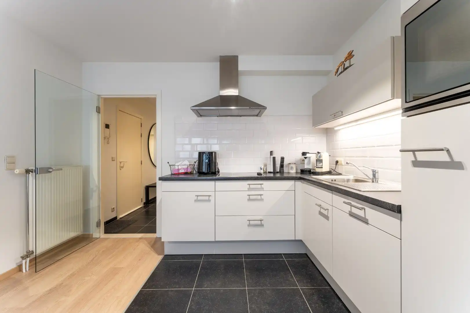 Centraal gelegen appartement met 2 slpks. en terras foto 6