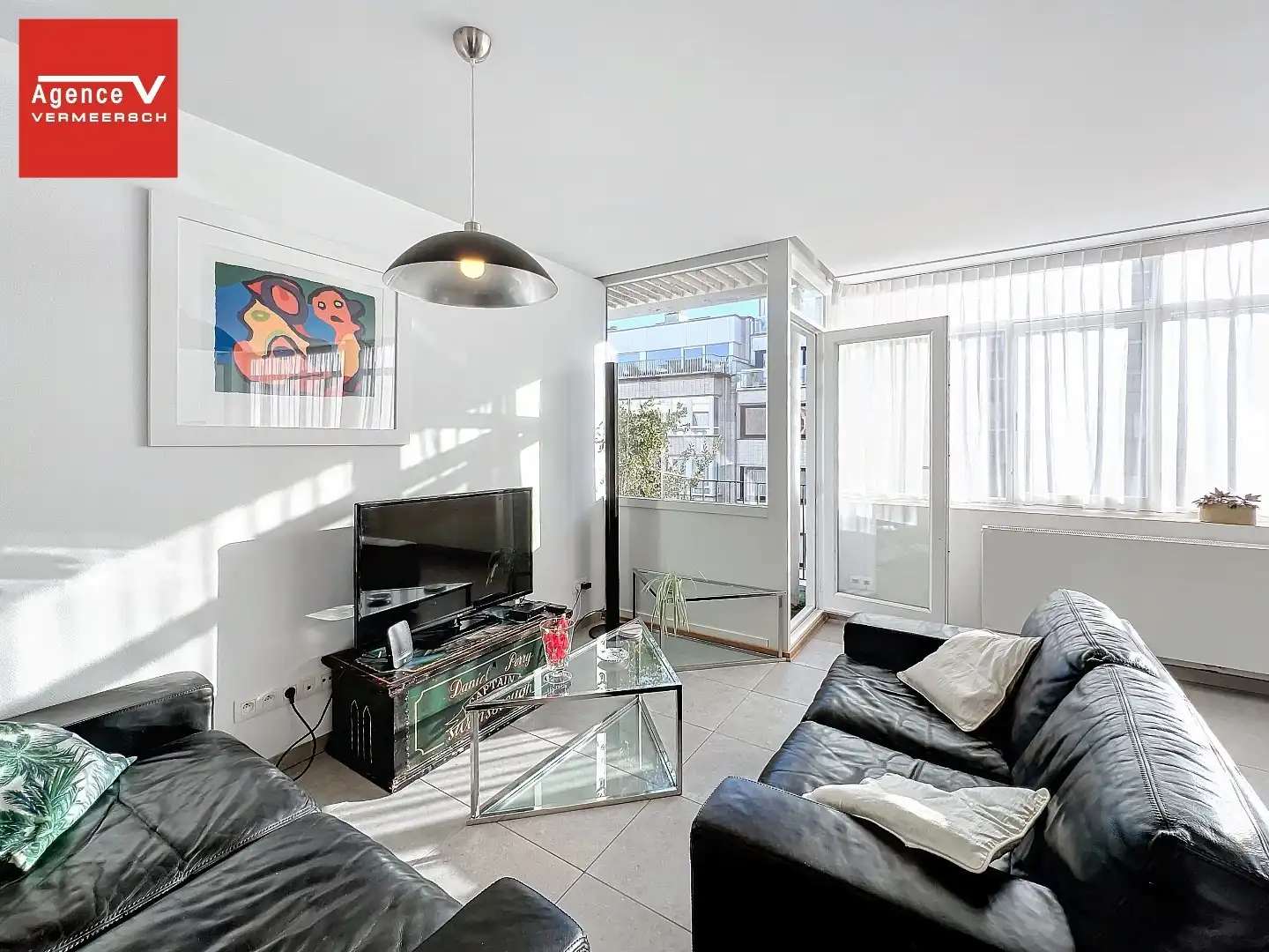 Ruim en lichtrijk GEMEUBILEERD  2-slkr appartement (117m²)gelegen op 50m van Zeedijk!  foto {{pictureIndex}}
