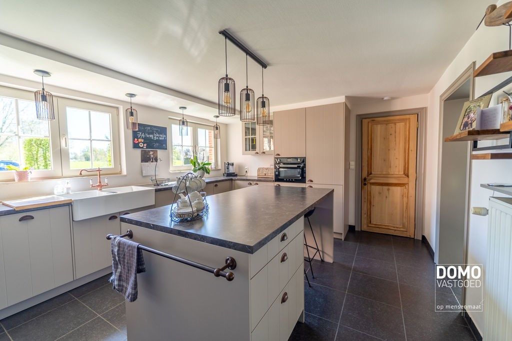 Ruime gerenoveerde woning met voldoende ruimte en tal van mogelijkheden foto 10