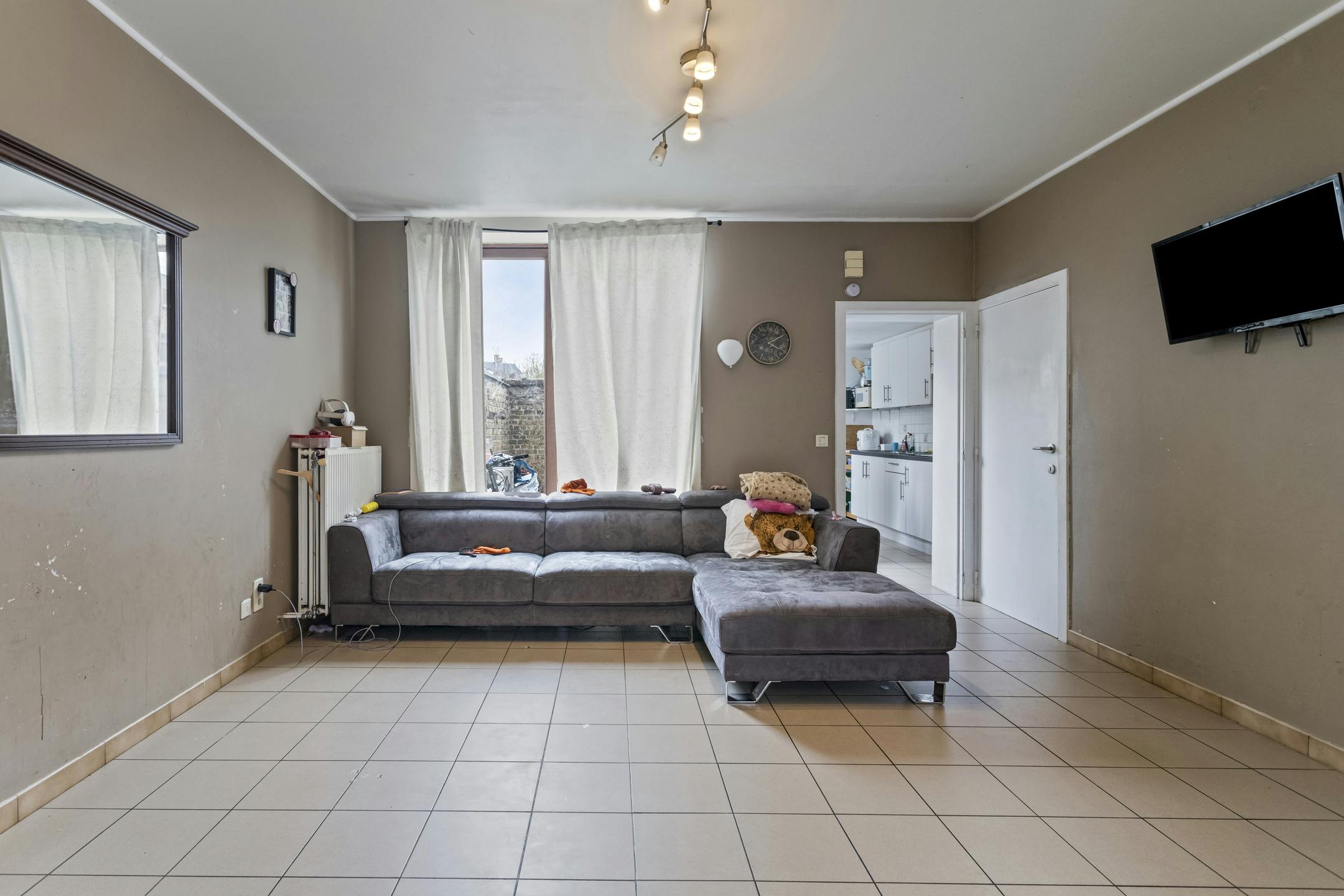 Op te frissen huis met tuin te koop in Brugge centrum foto 3