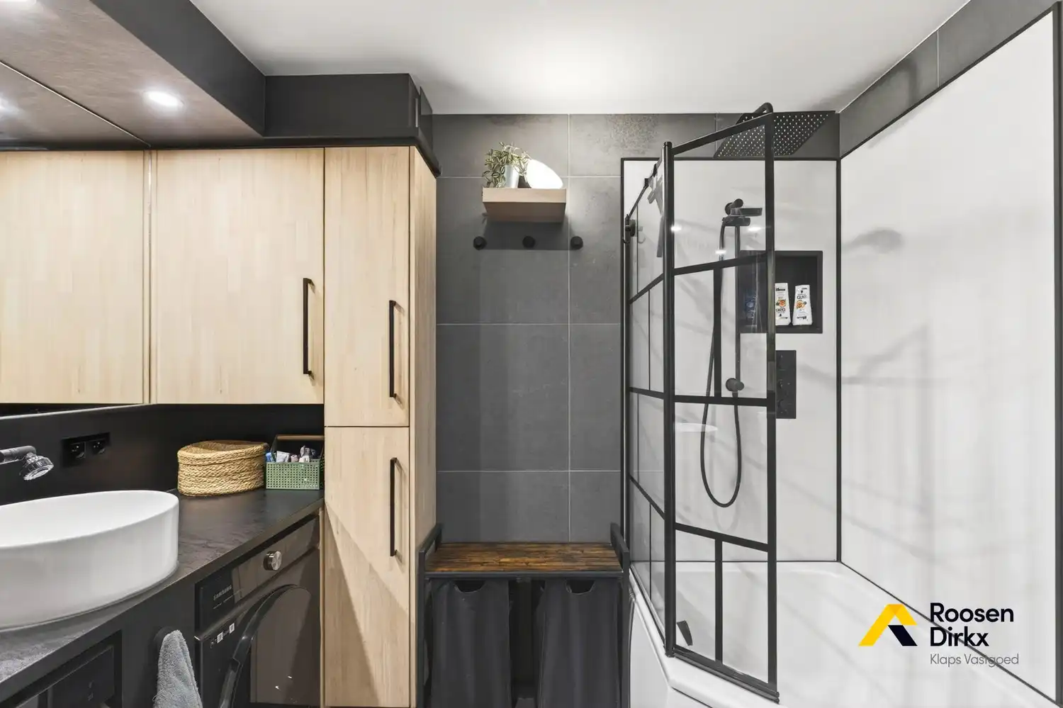 Unieke loft met overdekte autostaanplaats en 92m² bewoonbare oppervlakte in Bree centrum foto 13
