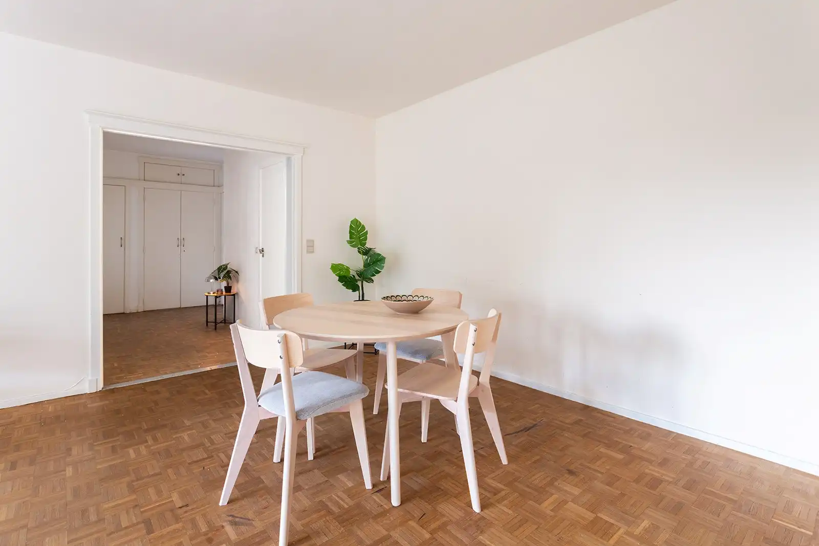 Ruim appartement met 4 slaapkamers, 2 badkamers en terras foto 7