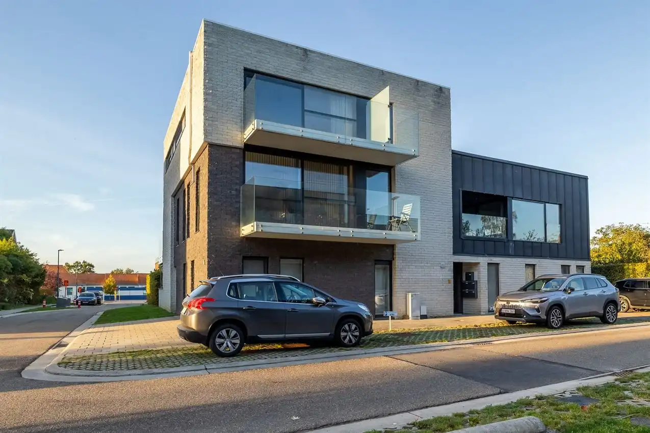 Verrassend ruim duplexapppartement met 3slk foto {{pictureIndex}}