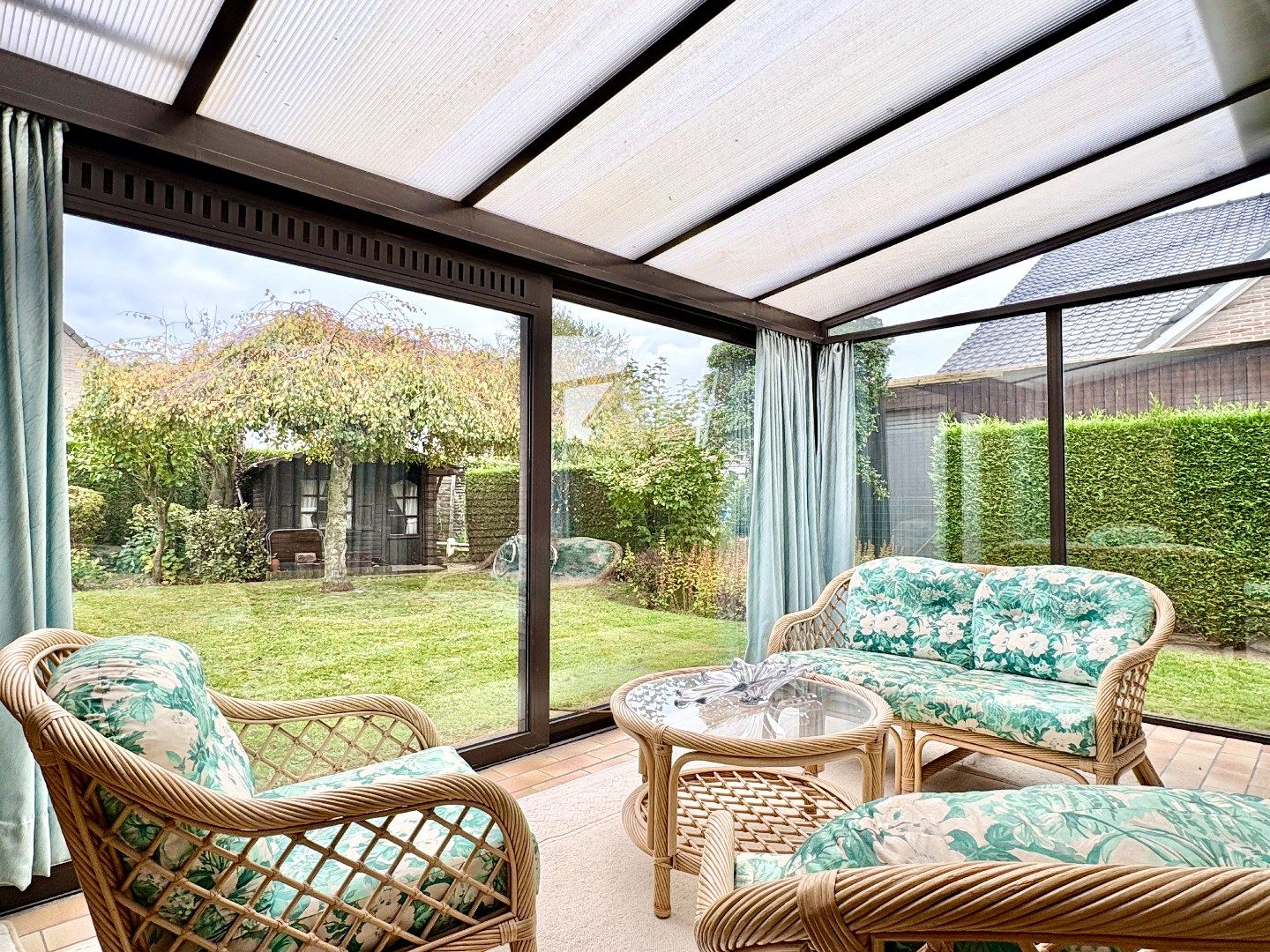 Gelijkvloerse villa op 614 m² met 3 slks en een inpandige garage. foto 16