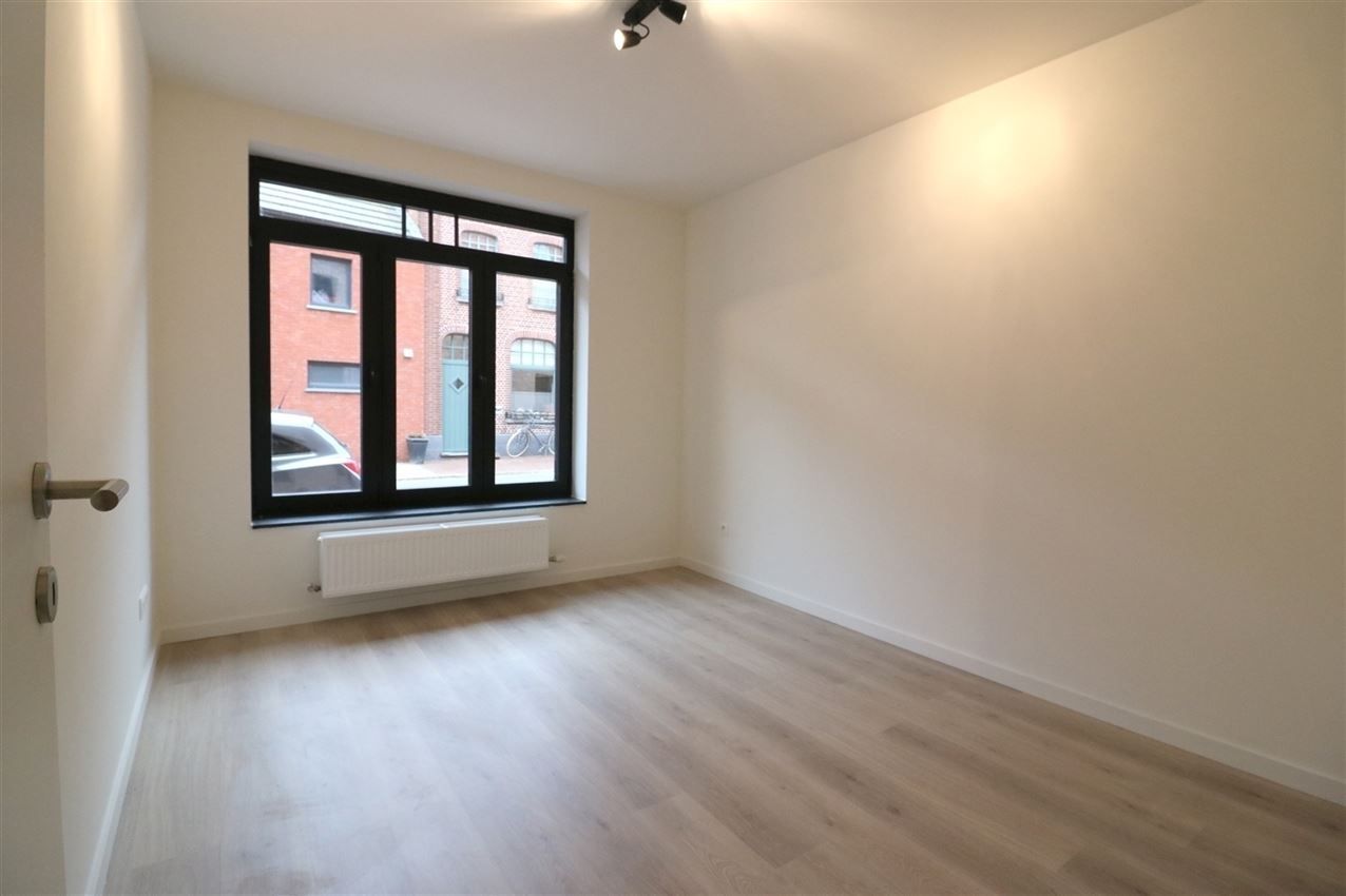 Gelijkvloers appartement met 2 slpk., terras en autostaanplaats foto 8