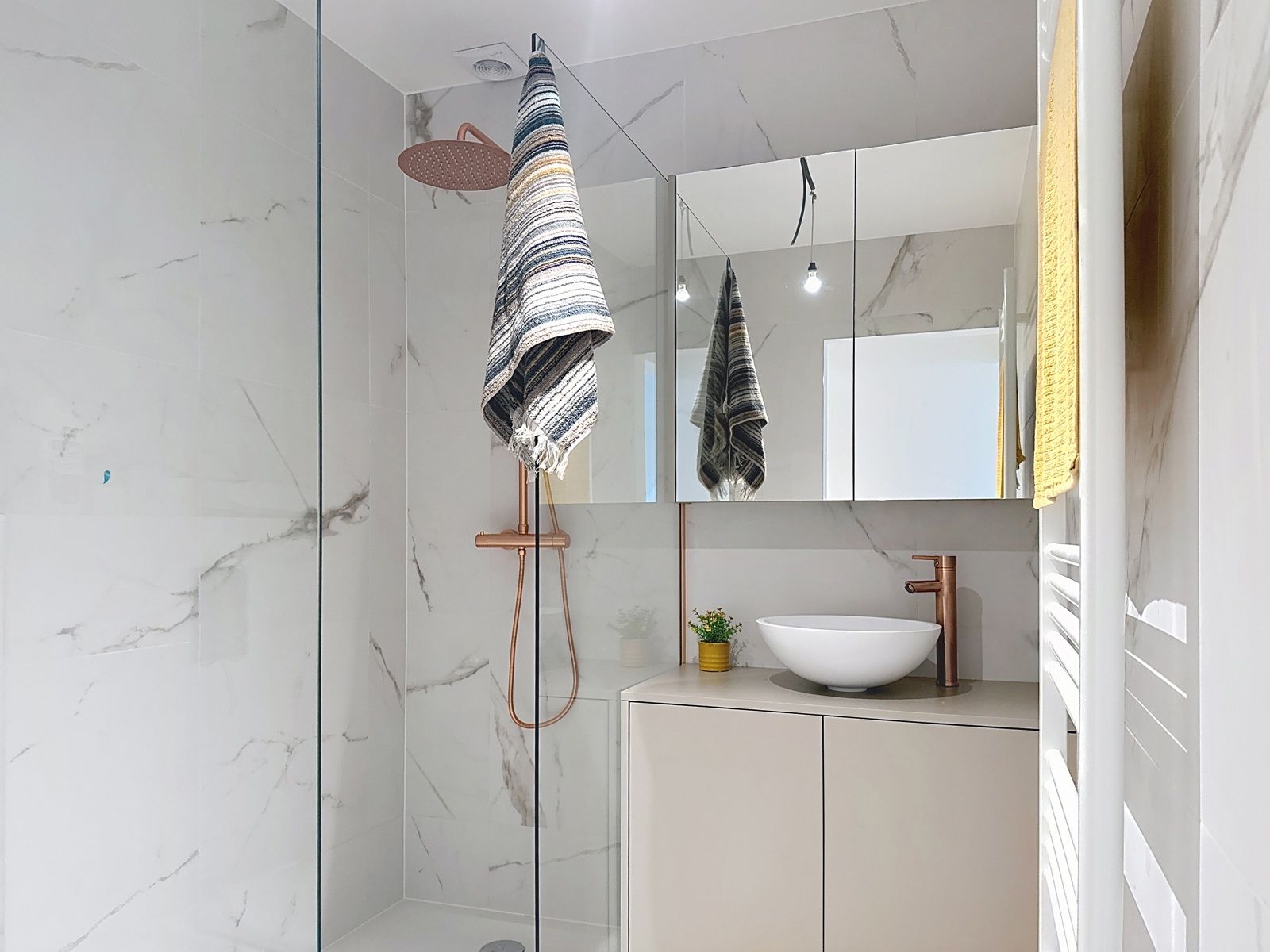 Stijlvol gerenoveerde arbeiderswoning met moderne allure foto 26