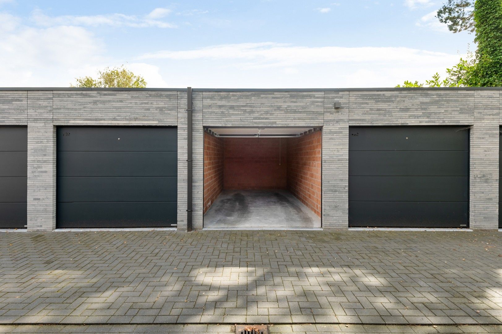 Goed gelegen nieuwbouw garagebox in Maria-Ter-Heide! foto {{pictureIndex}}