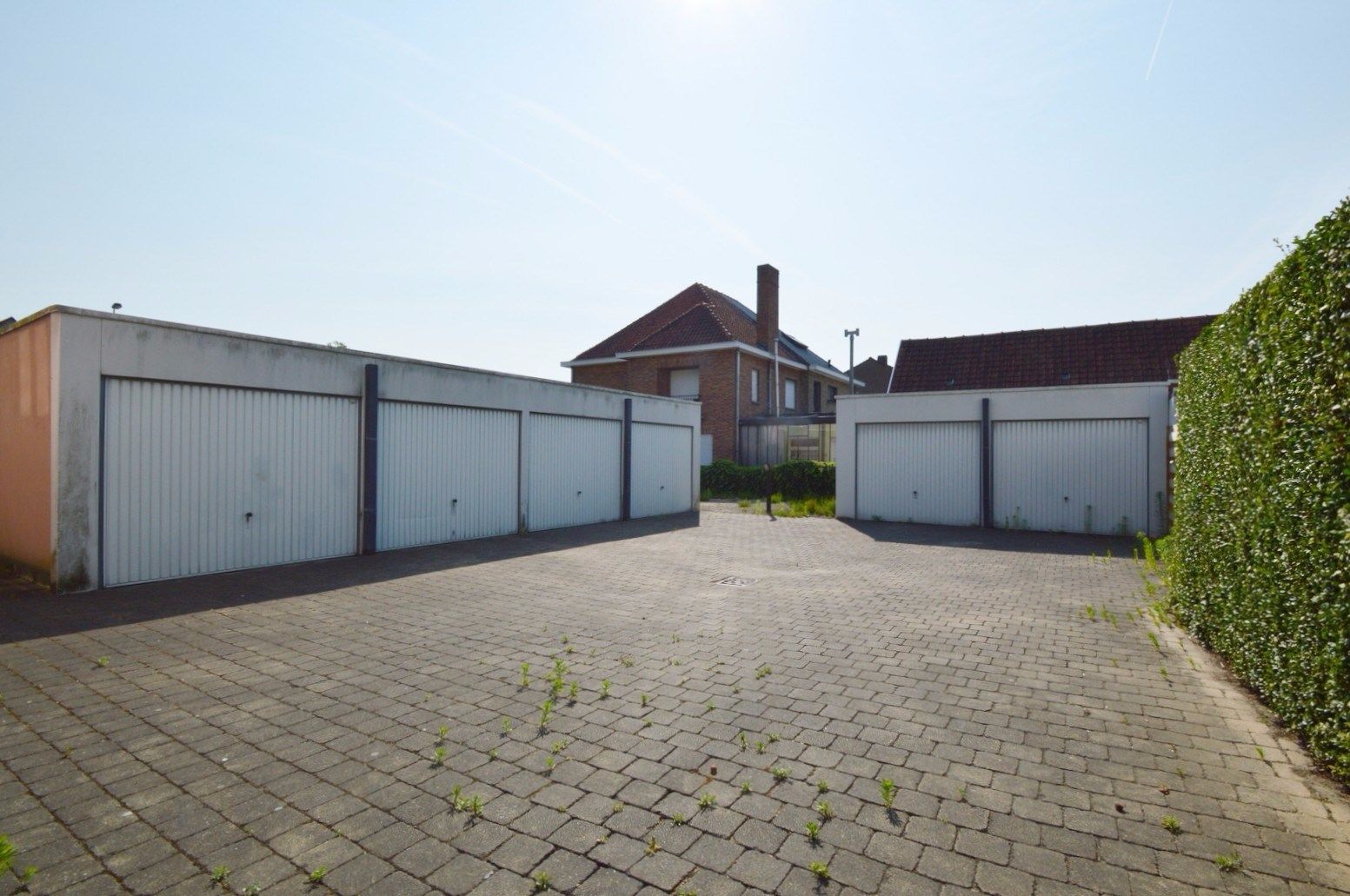 Volledig vernieuwd en ruim appartement met garage te Assebroek! foto 11