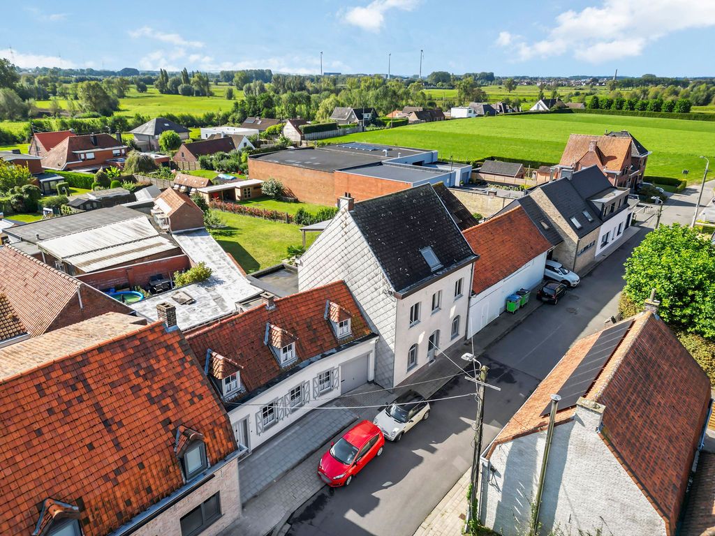 Hoofdfoto van de publicatie: Ruim woonhuis met ruime zuidgerichte tuin!