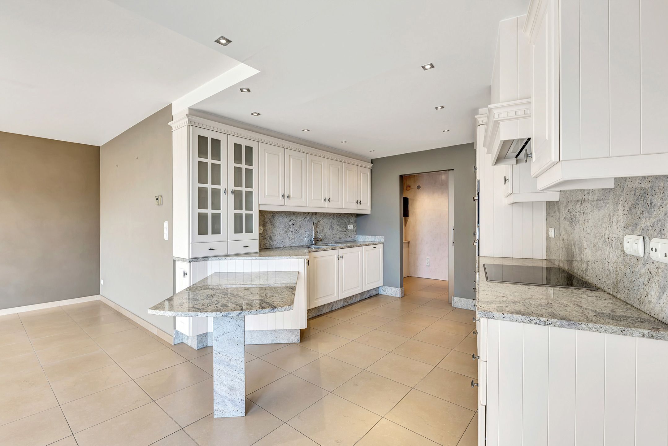 Instapklaar appartement met terras en garage op centrale ligging foto 9