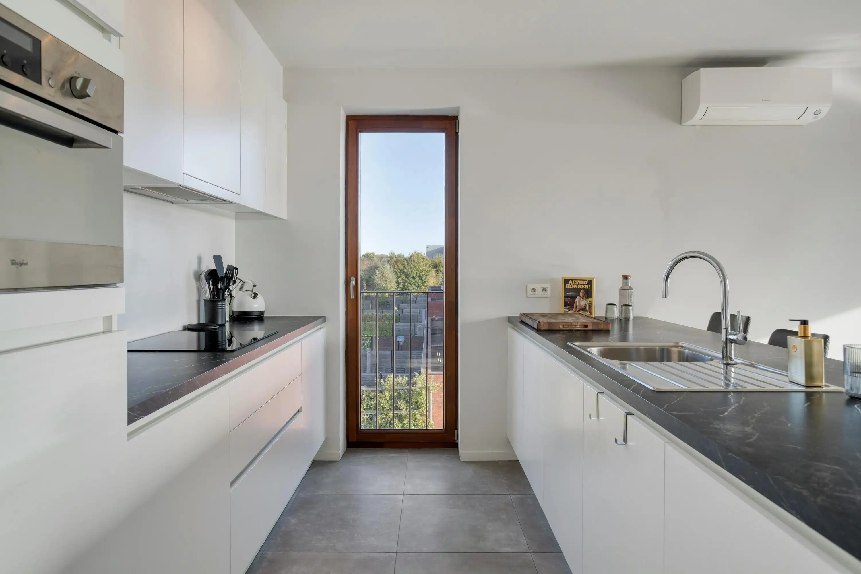 Recent appartement met 3 slaapkamers, terras en staanplaats foto 9