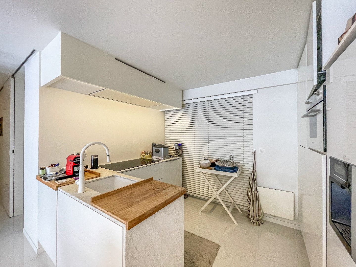 Aangename penthouse (gemeubeld) met ruim zonneterras gelegen op de Kustlaan vlakbij het Lichttorenplein.  foto 10