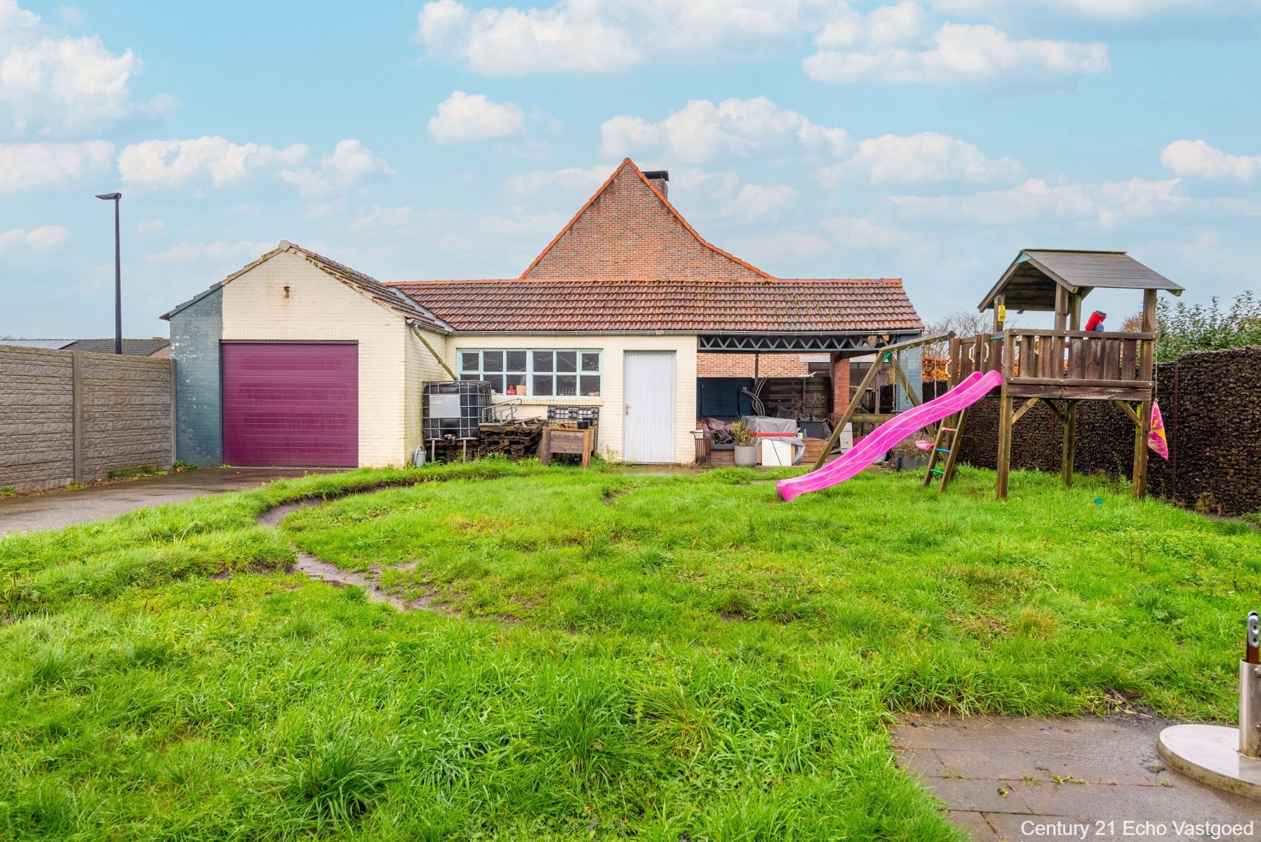 Ruime gezinswoning gelegen op een perceel van 831 m² foto 12