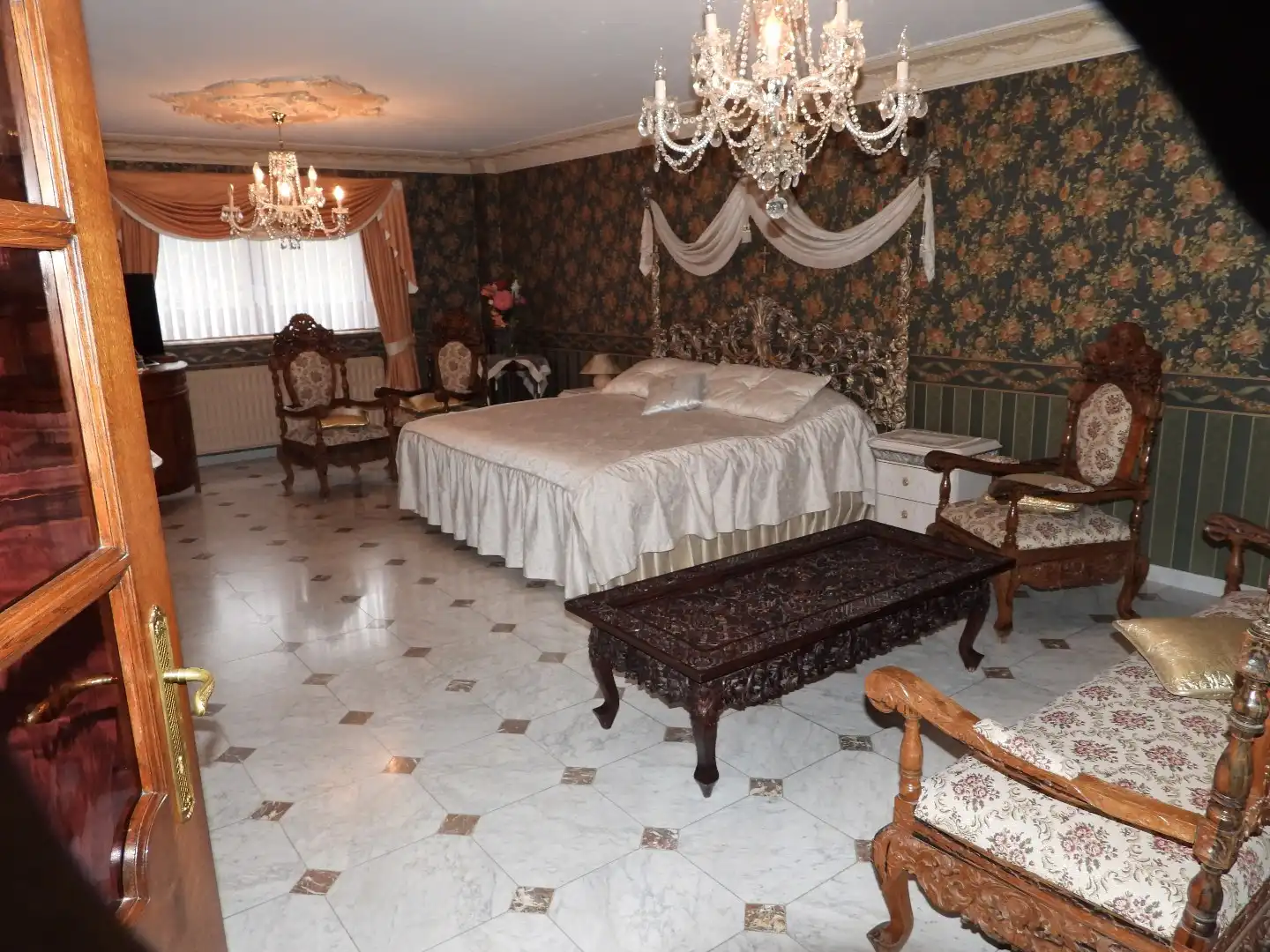 Karaktervolle woning op toplocatie in het hart van Sint truiden foto 11