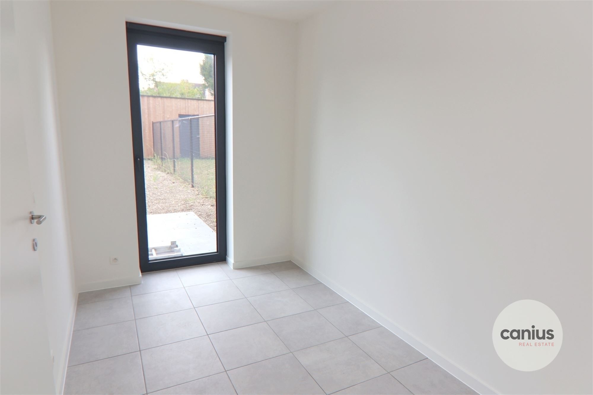 GESCHILDERD NIEUWBOUWAPP. IN HARTJE HASSELT MET 3 SLKS + TERRAS, TUIN & PARKING foto 11
