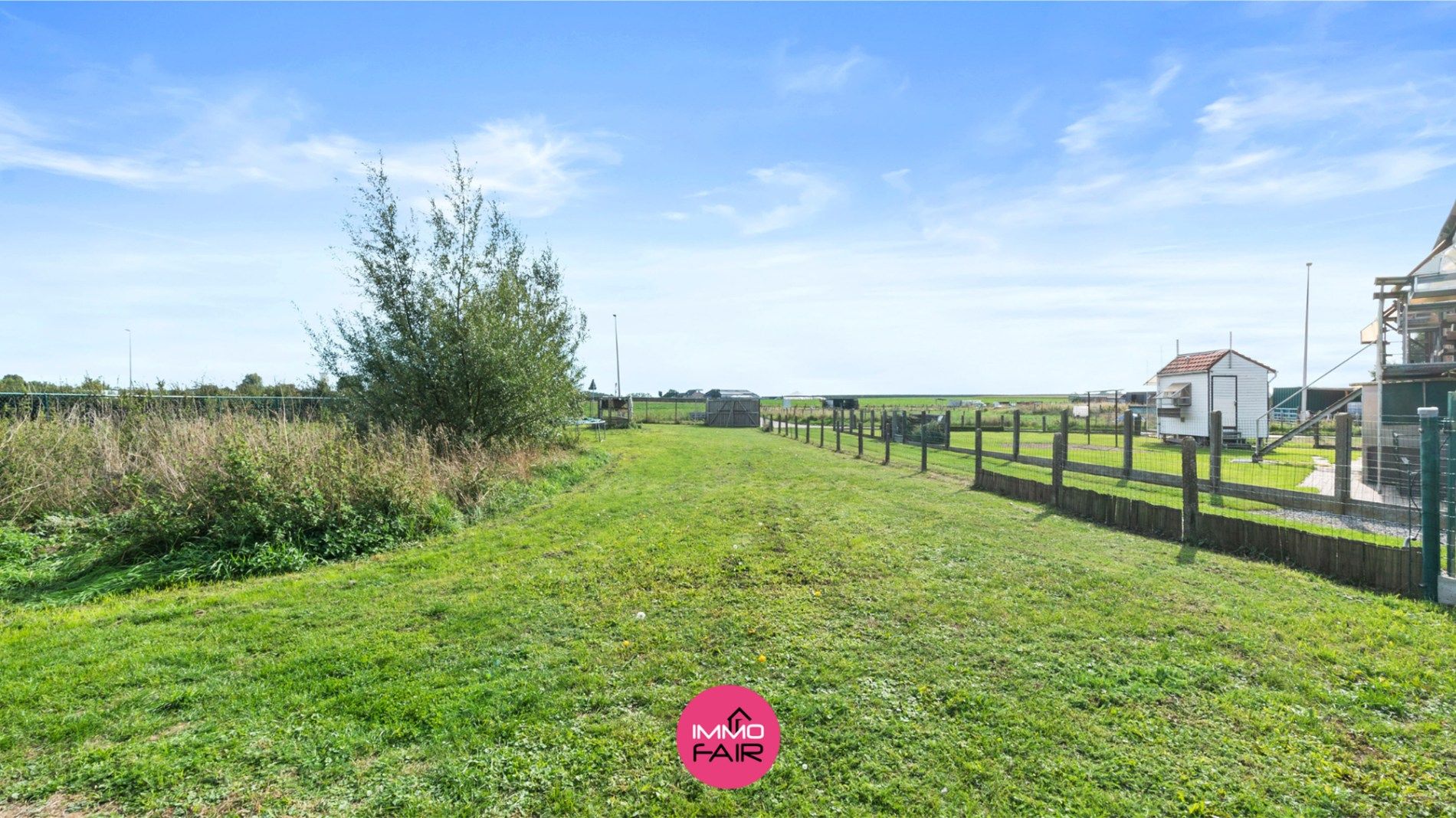 Karakteristieke hoeve met panoramisch zicht aan de achterzijde van het perceel.  foto 3