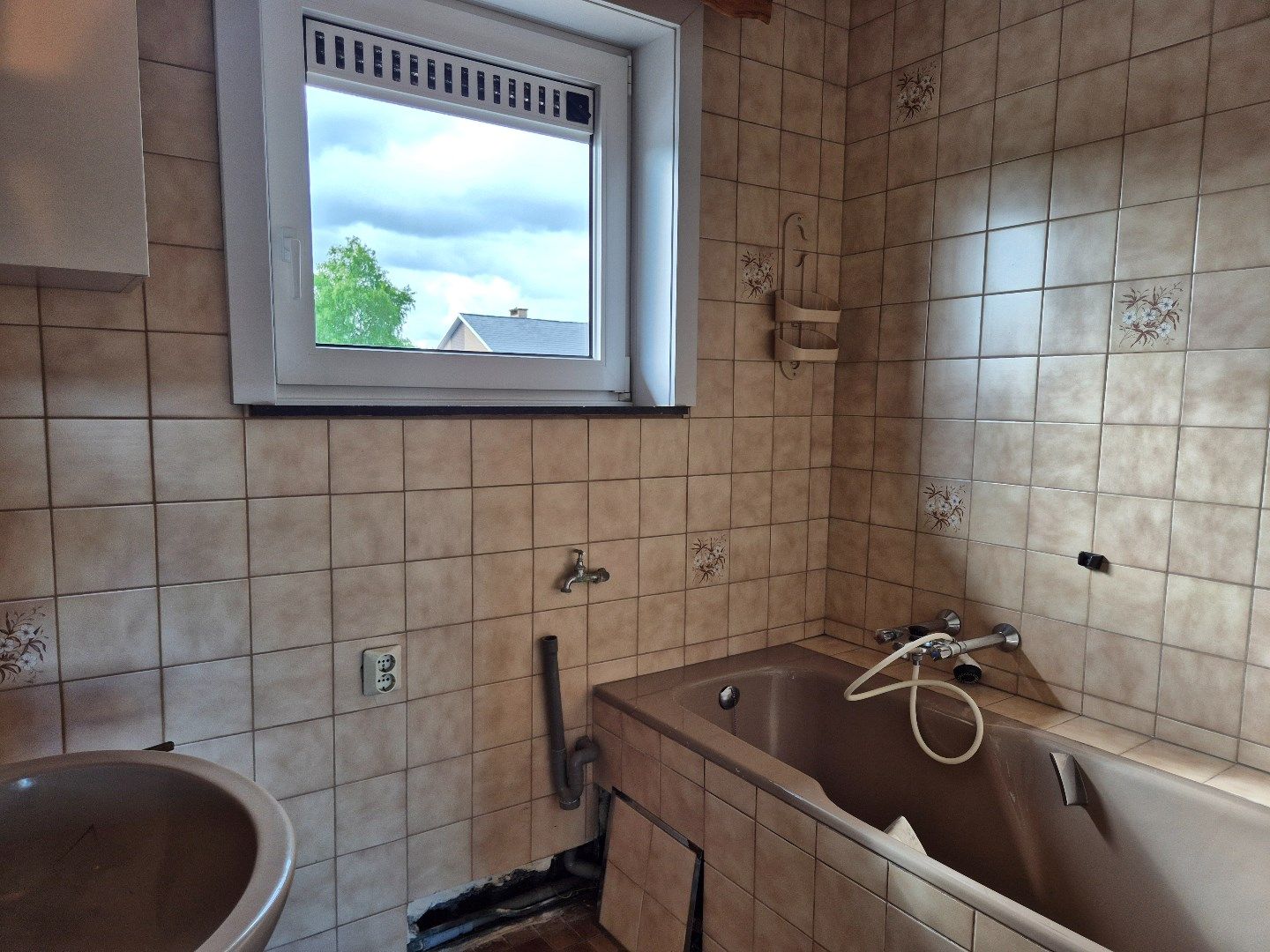 Te koop met BOD - te renoveren woning met 3 slaapkamers in Maasmechelen foto 14