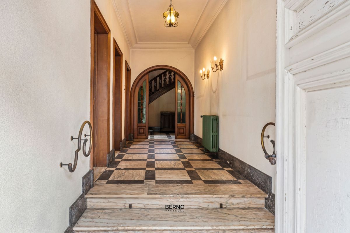 Te koop: Karaktervolle herenwoning met praktijkruimte in Zele foto 3
