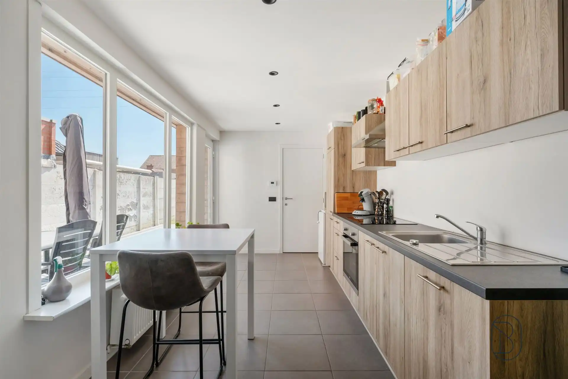 Instapklare woning met zonnige tuin, garage & tweede uitweg foto 8