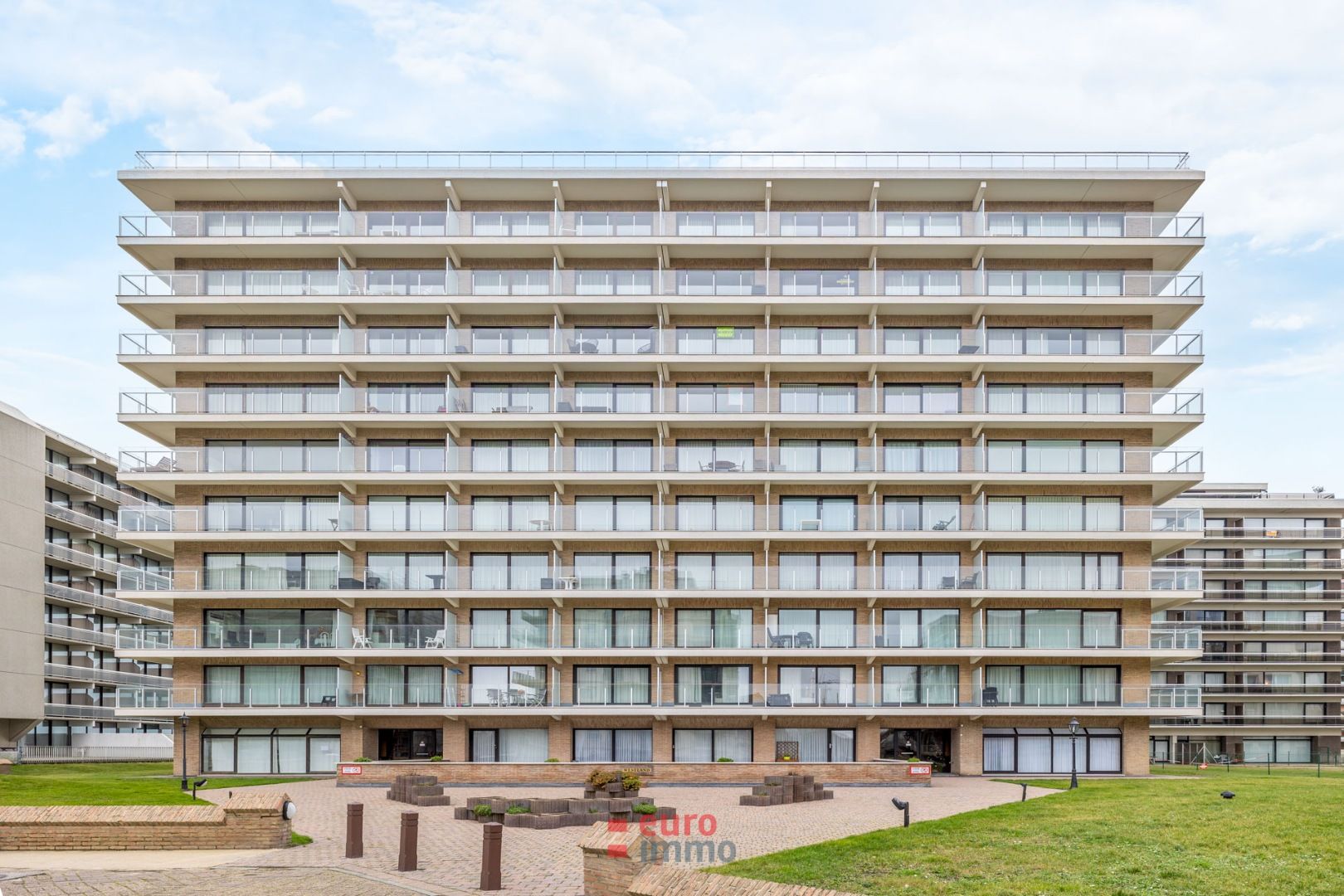 Héél rustig gelegen appartement met fantastische, frontale zeezichten! foto {{pictureIndex}}