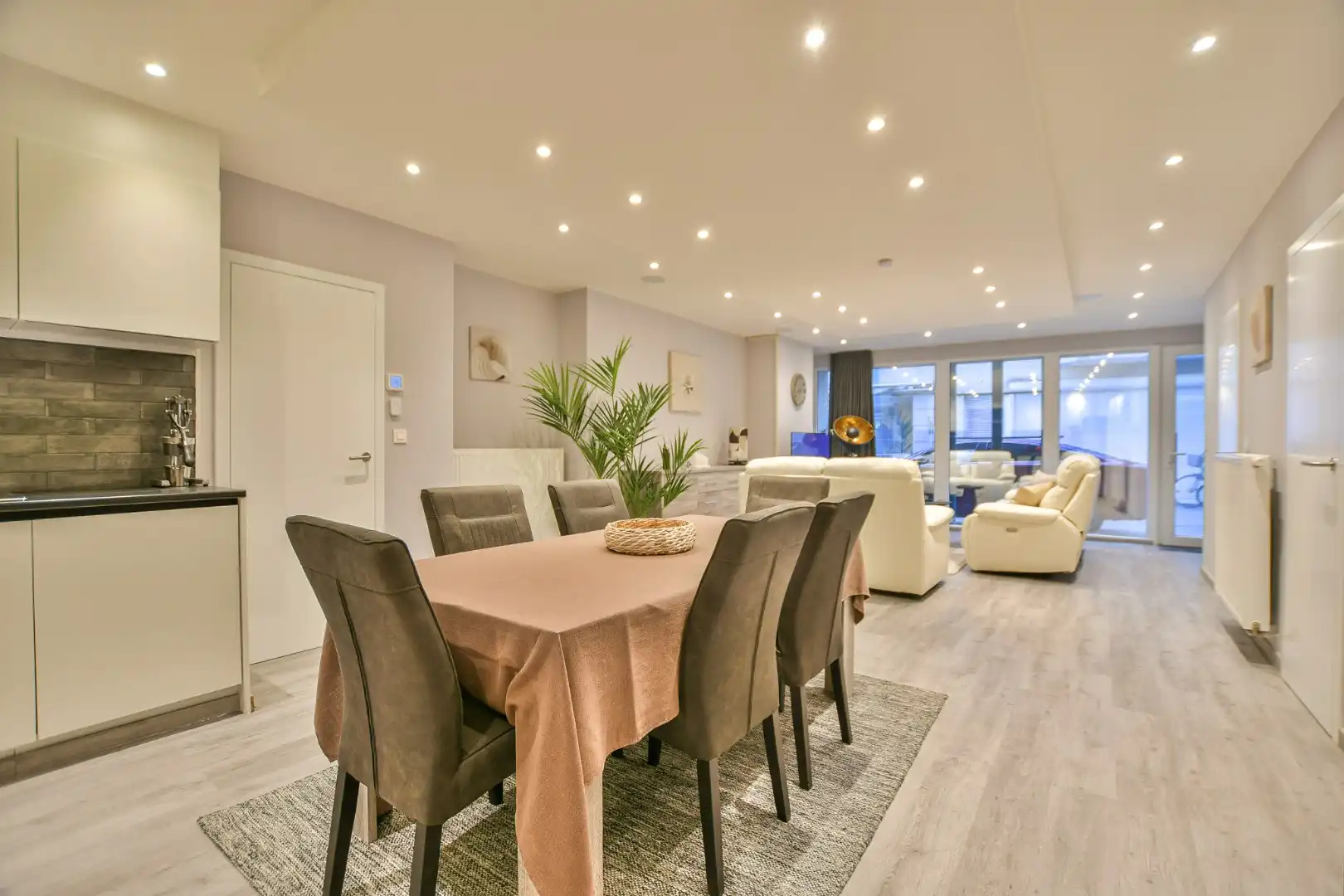 Gerenoveerd appartement met 2 slaapkamers te koop op toplocatie te Blankenberge!  foto 7