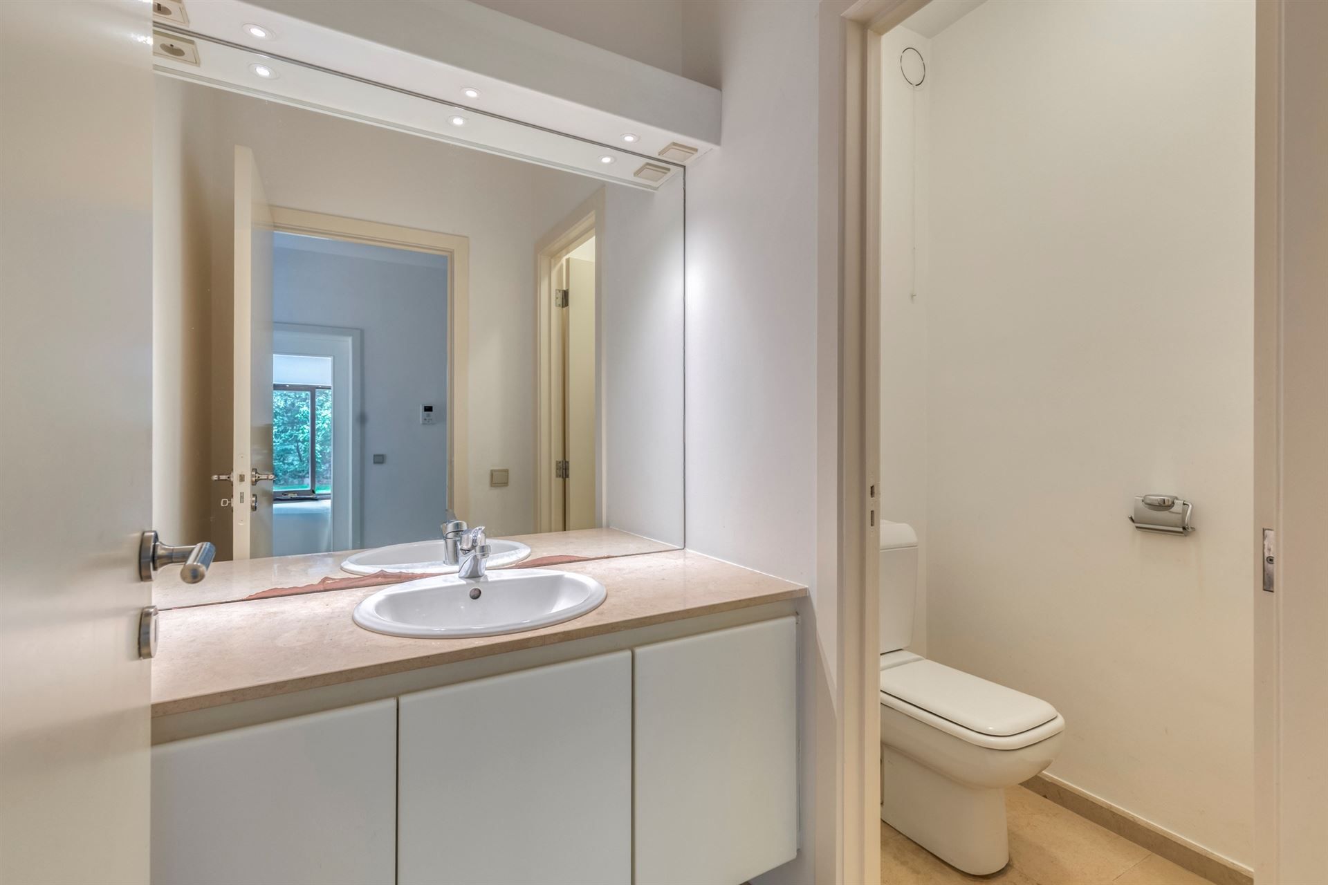 Exclusief gelegen villa-appartement in Ukkel, te Fort Jaco foto 14