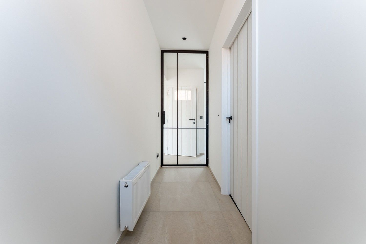 Volledig gerenoveerde gelijkvloerse woning met leuke tuin foto 6