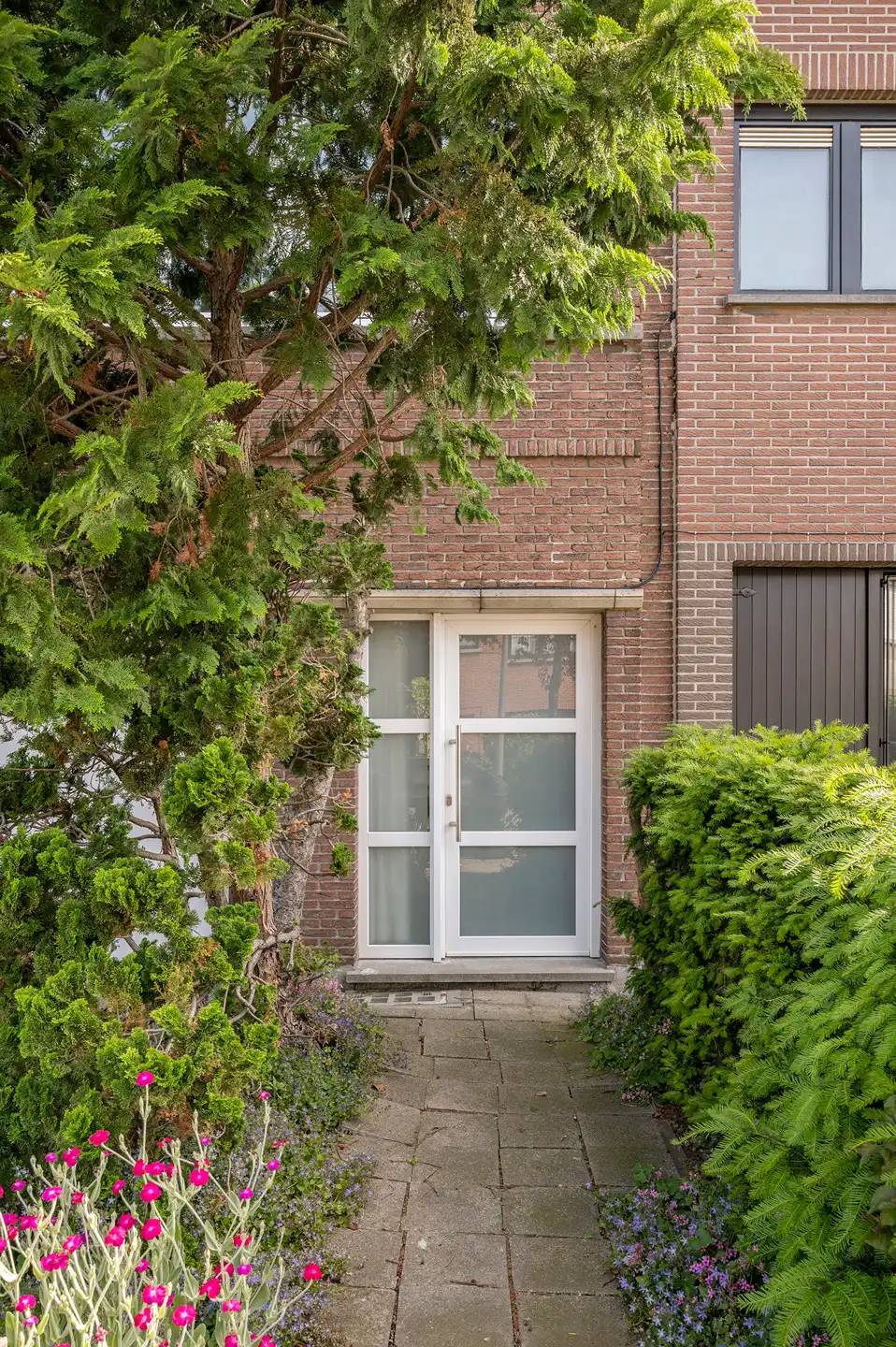 Te renoveren woning met garage én tuin foto 2