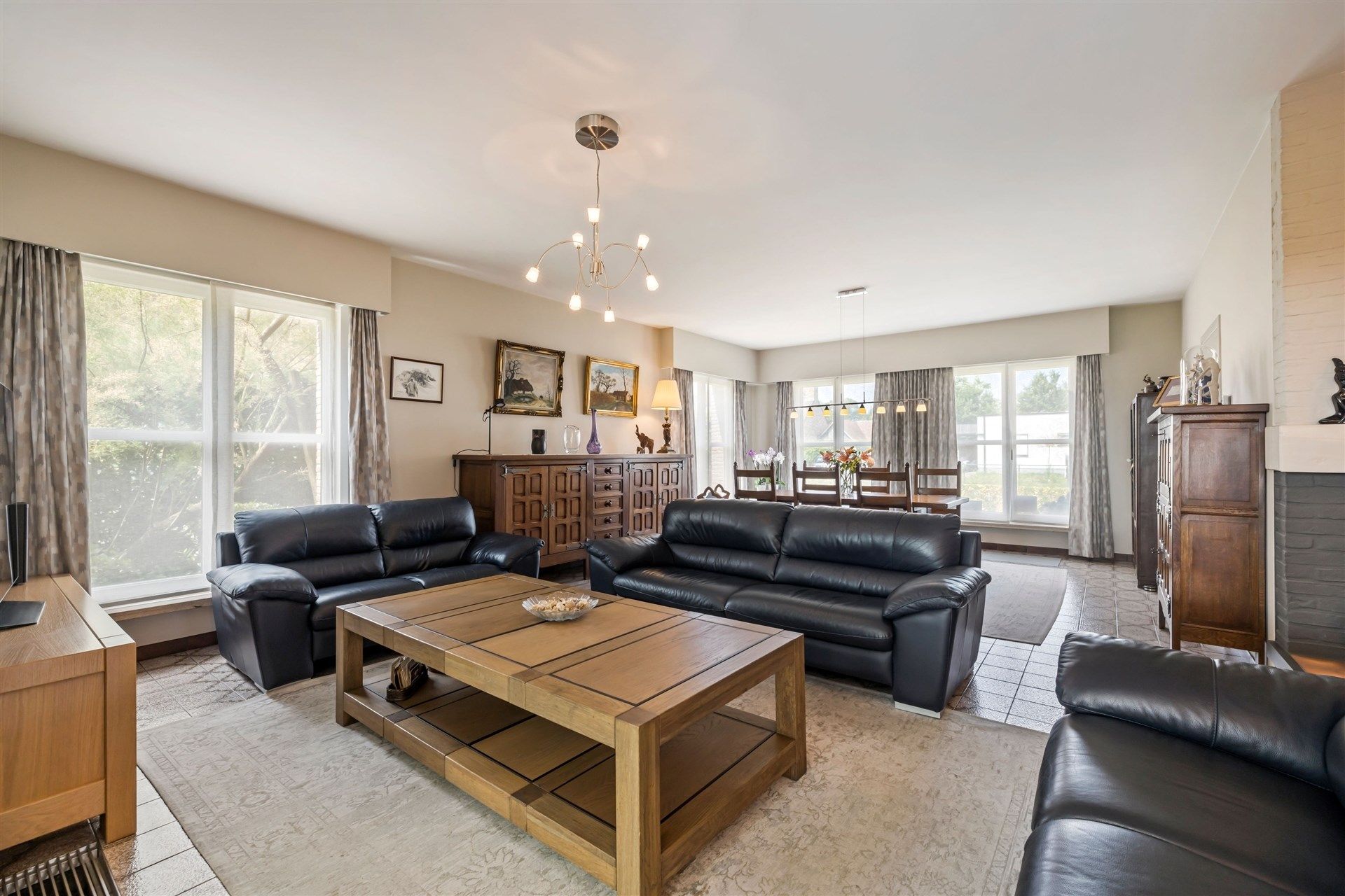Ruim opgezette gezinswoning met 3 slaapkamers & mooi aangelegde tuin op een perceel van 1.016m² foto 3