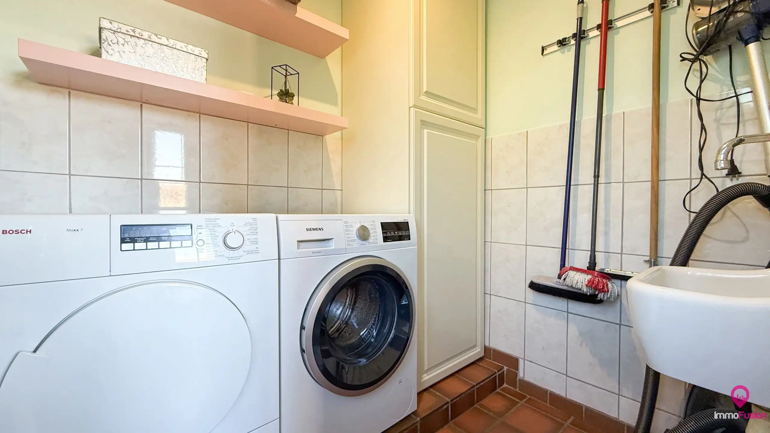 Instapklare gezinswoning met 5slpks, dubbele garage en tuin! foto 13