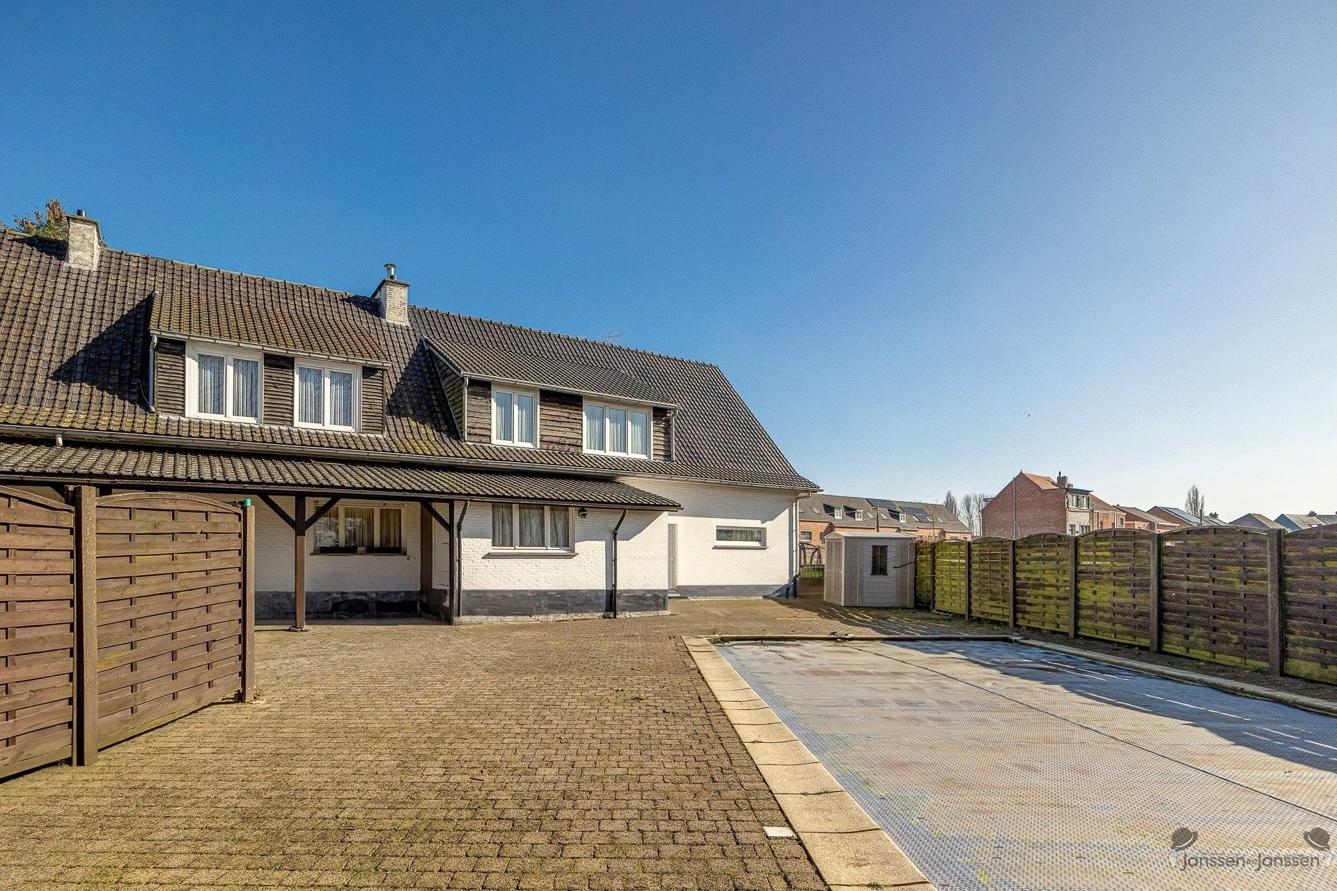 villa op een perceel van 3.552 m² foto 2