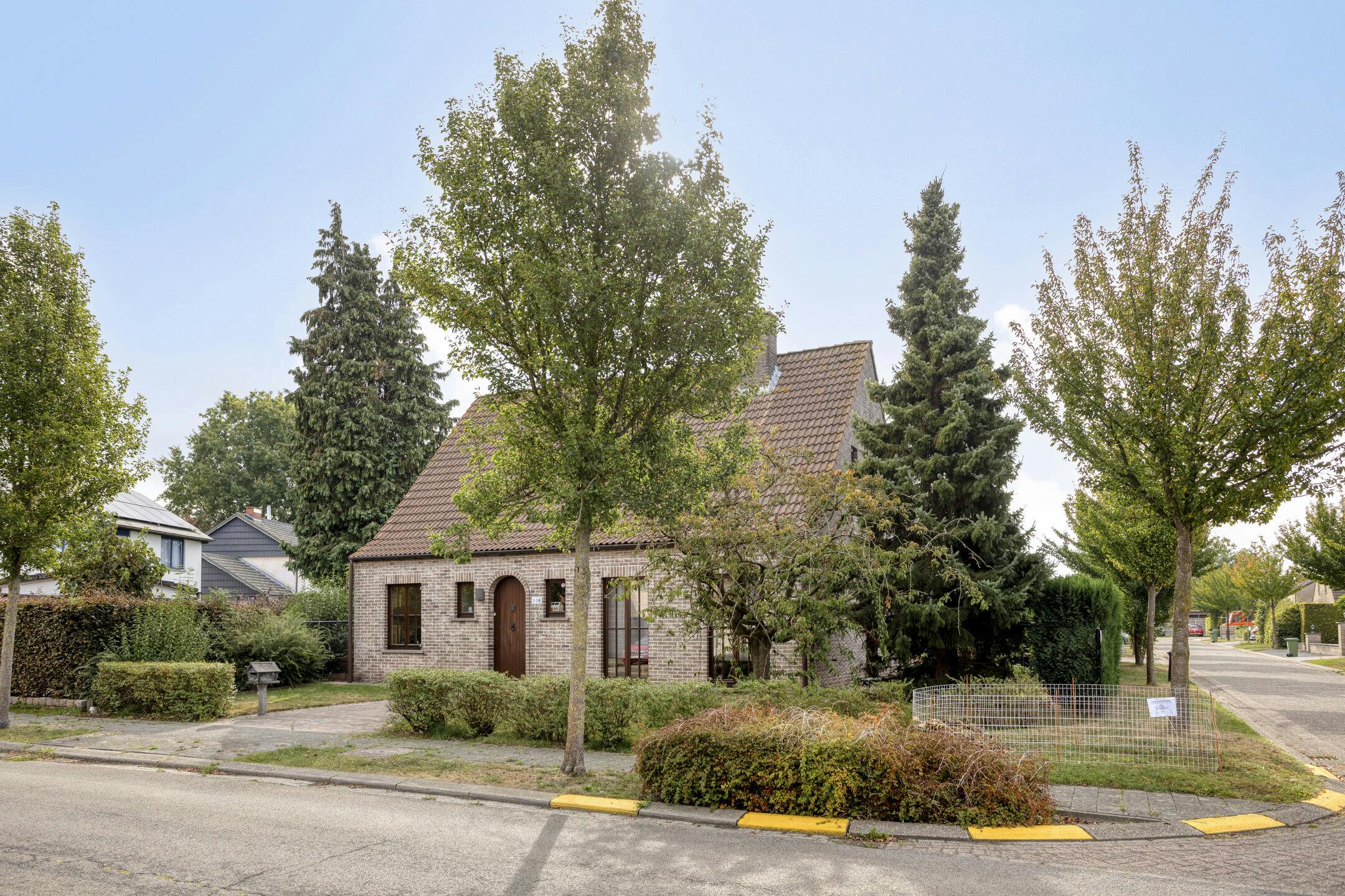 Vrijstaande woning met groot bijgebouw te koop in Wuustwezel foto 3